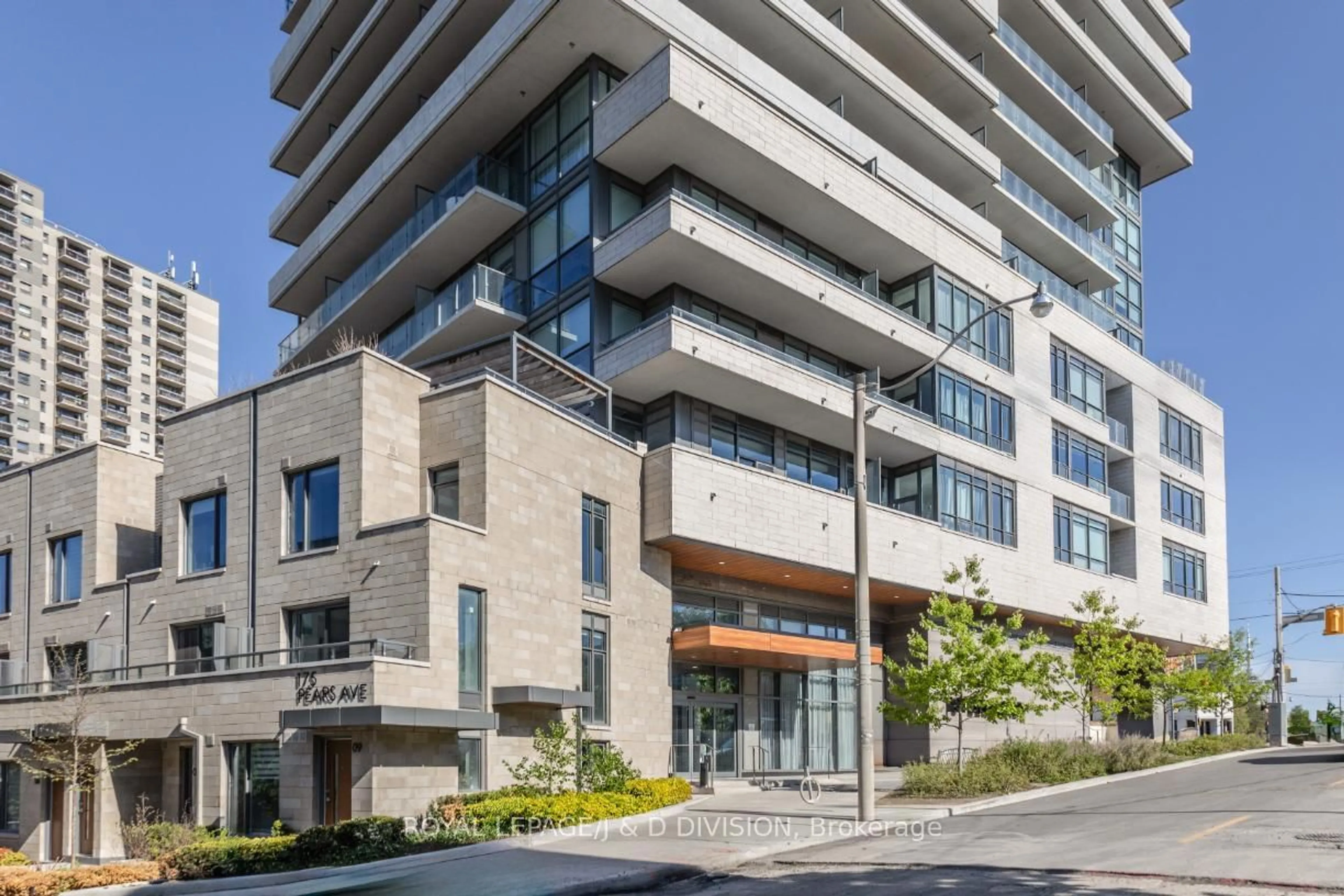 Indoor foyer for 181 Bedford Rd #309, Toronto Ontario M5R 3P8