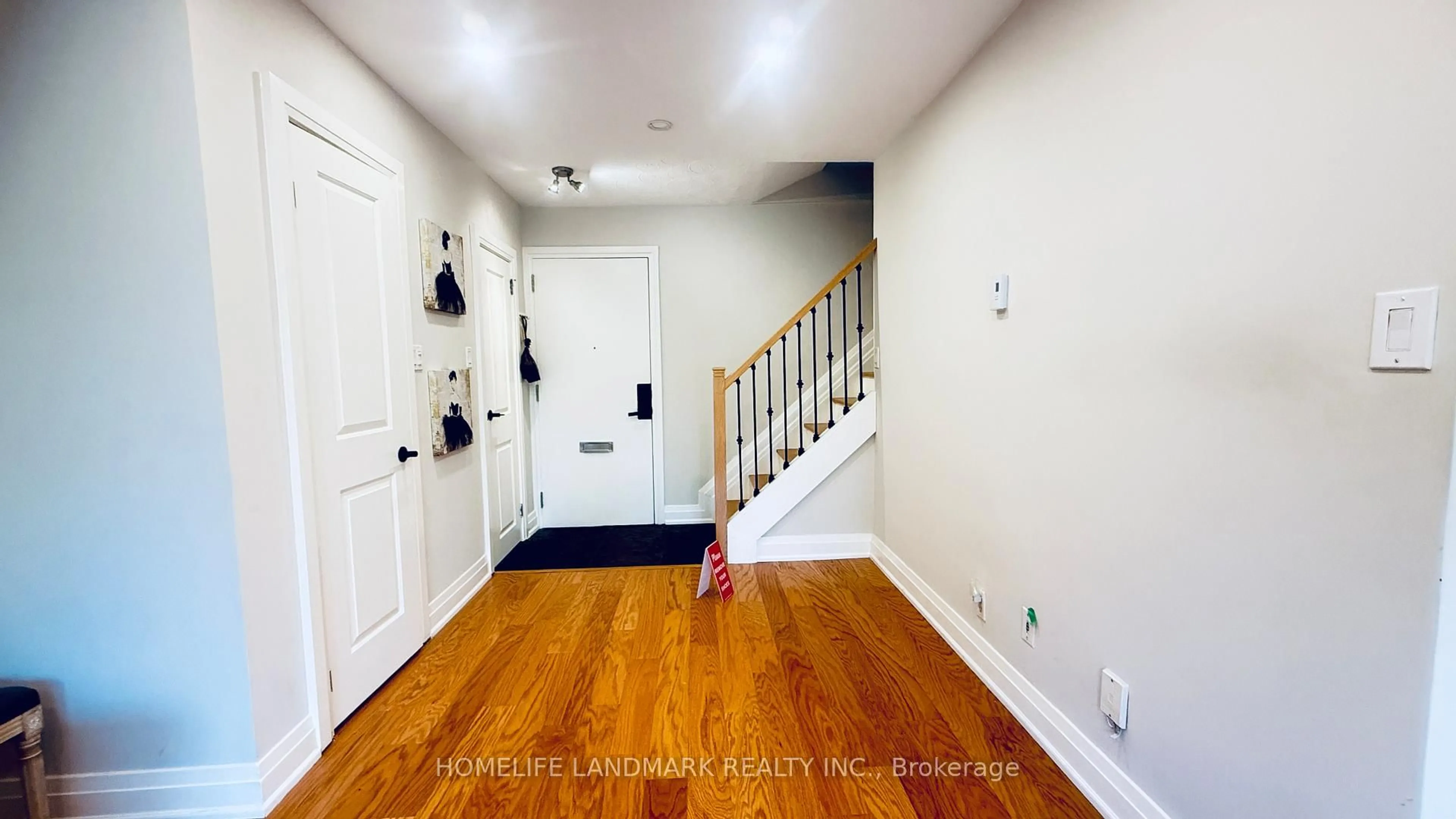 Indoor entryway for 5879 Bathurst St #213, Toronto Ontario M2R 1Y7