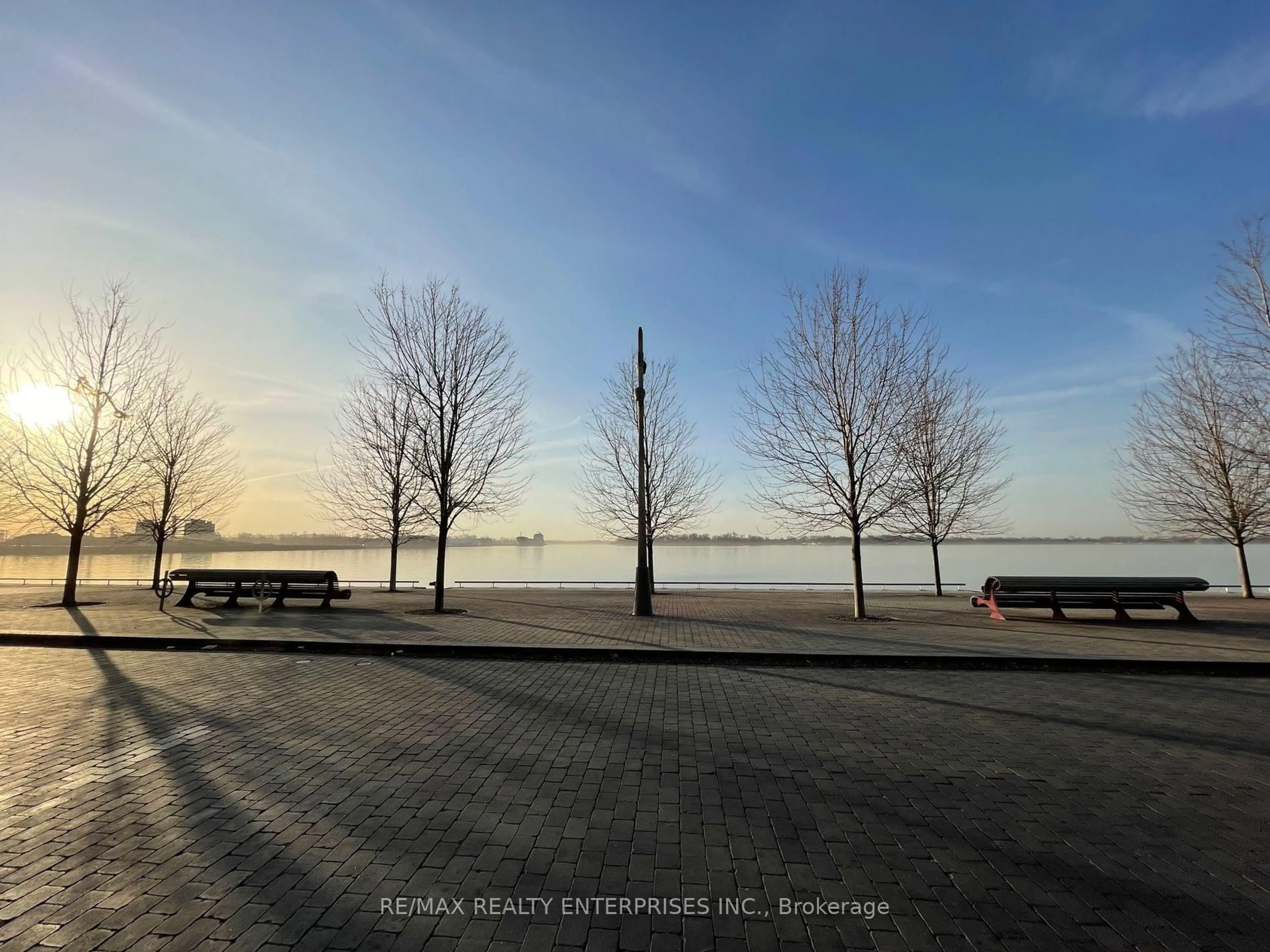 Blurry image for 1 Edgewater Dr #212, Toronto Ontario M5A 0L1