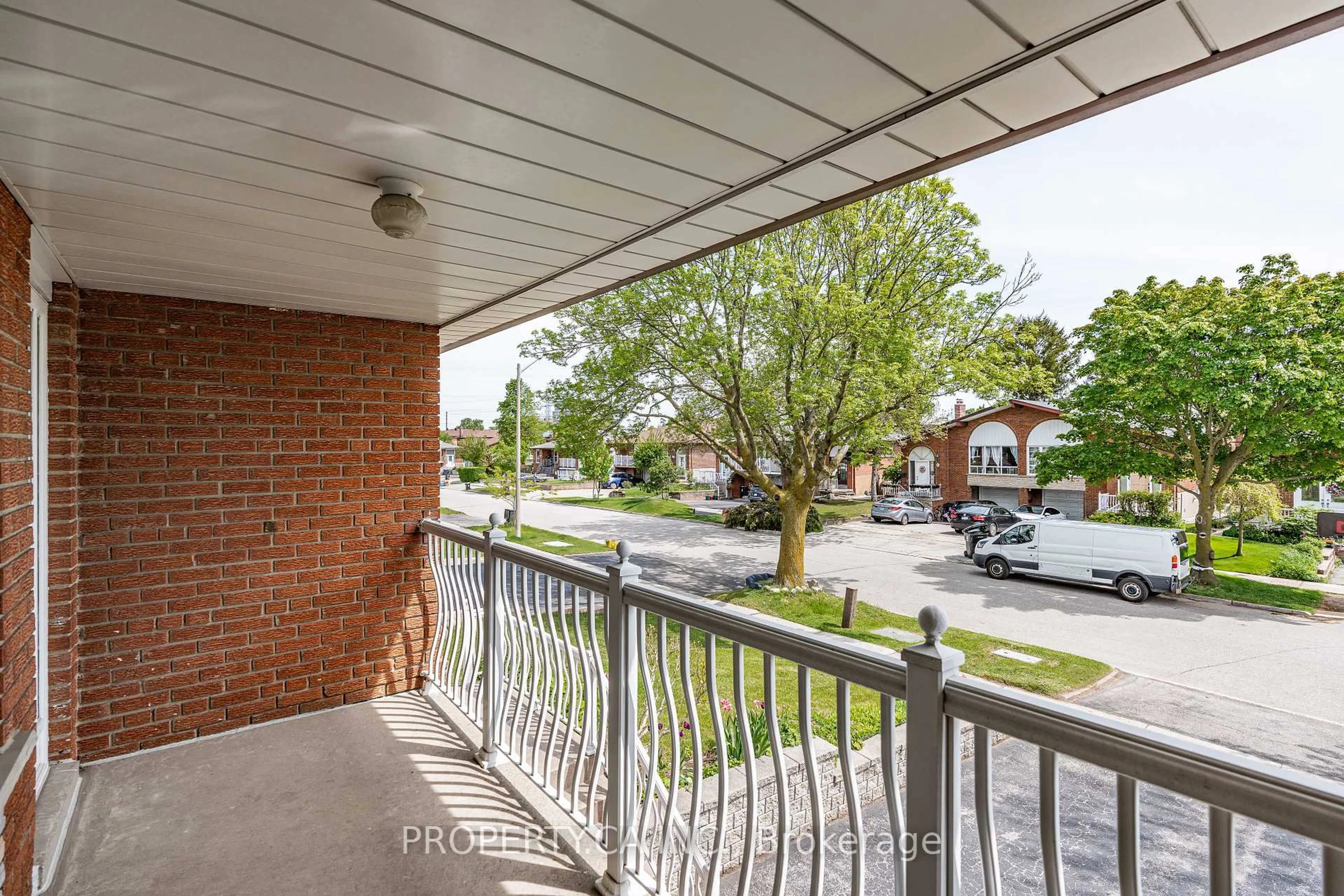Patio, street for 48 Navaho Dr, Toronto Ontario M2H 2X3