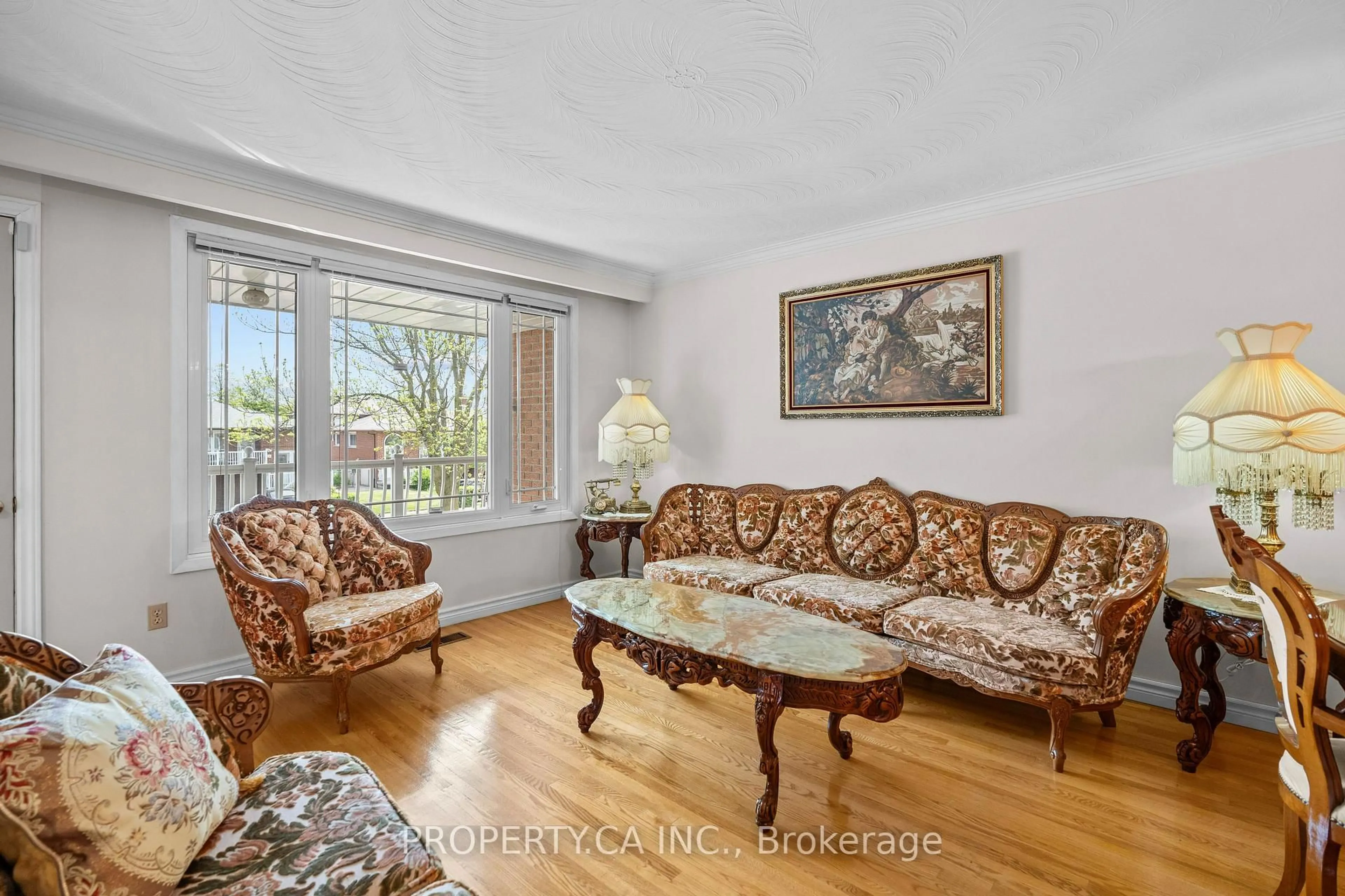 Living room with furniture, unknown for 48 Navaho Dr, Toronto Ontario M2H 2X3