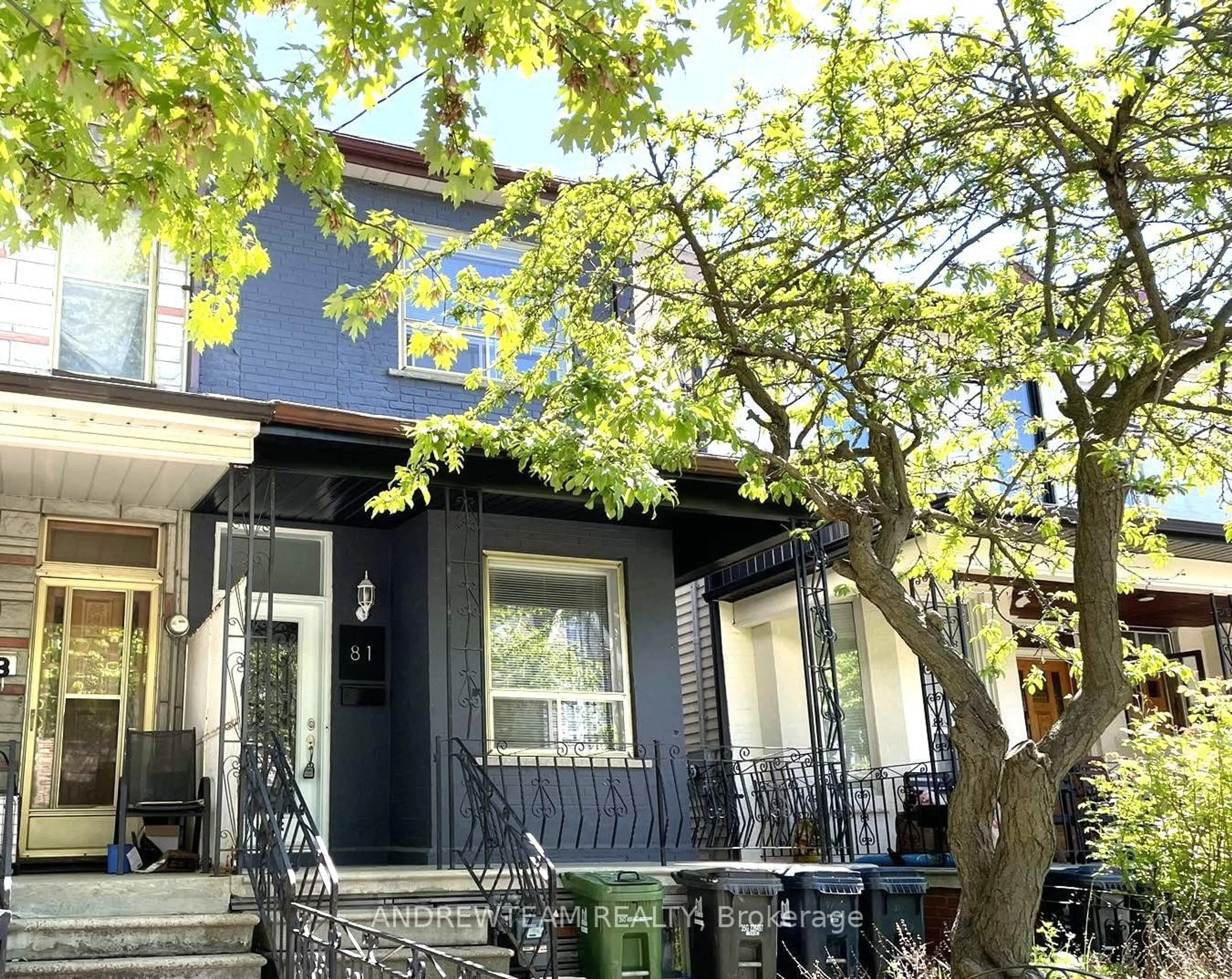 Patio, street for 81 Montrose Ave, Toronto Ontario M6J 2T6
