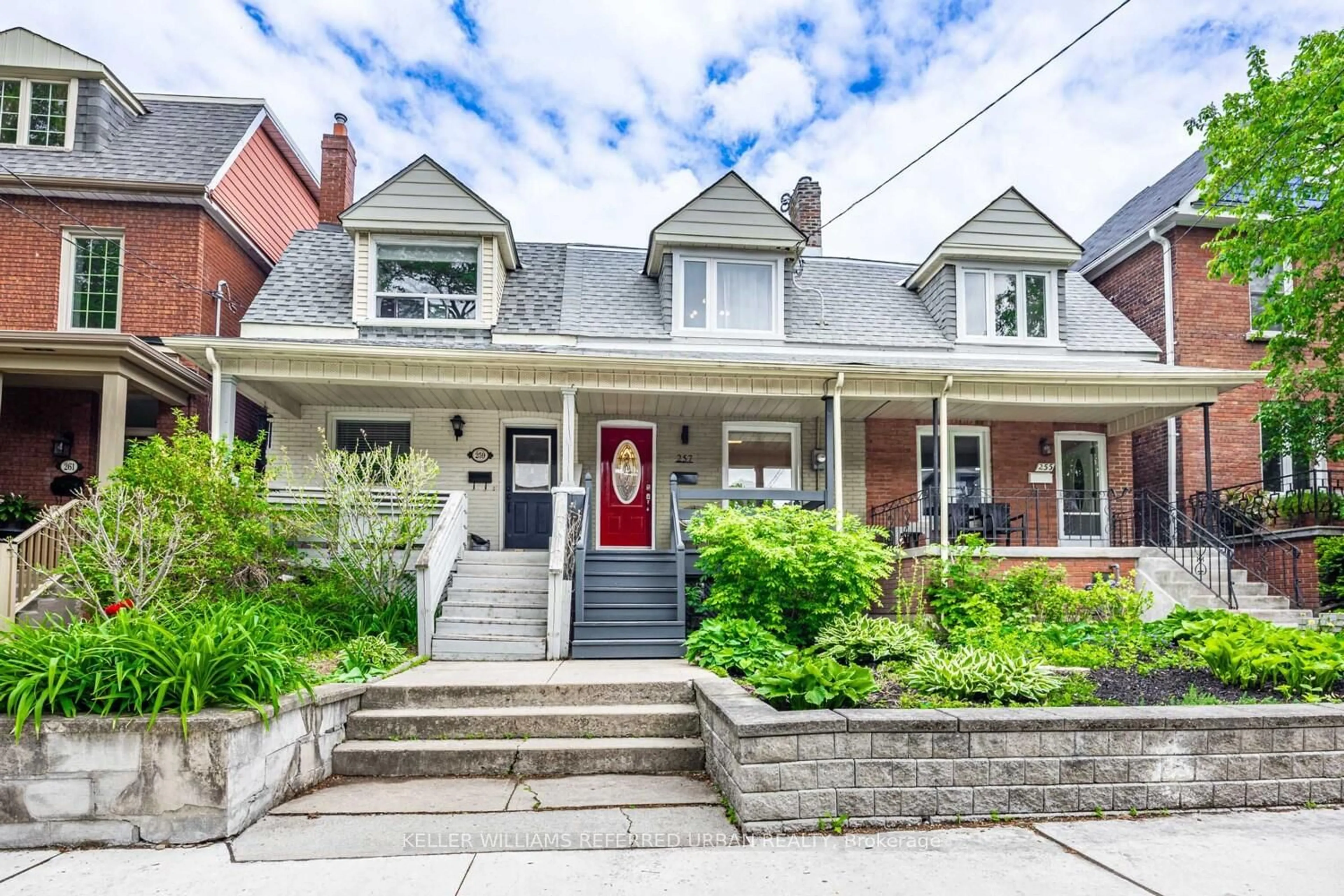 Home with brick exterior material, street for 257 Montrose Ave, Toronto Ontario M6G 3G6