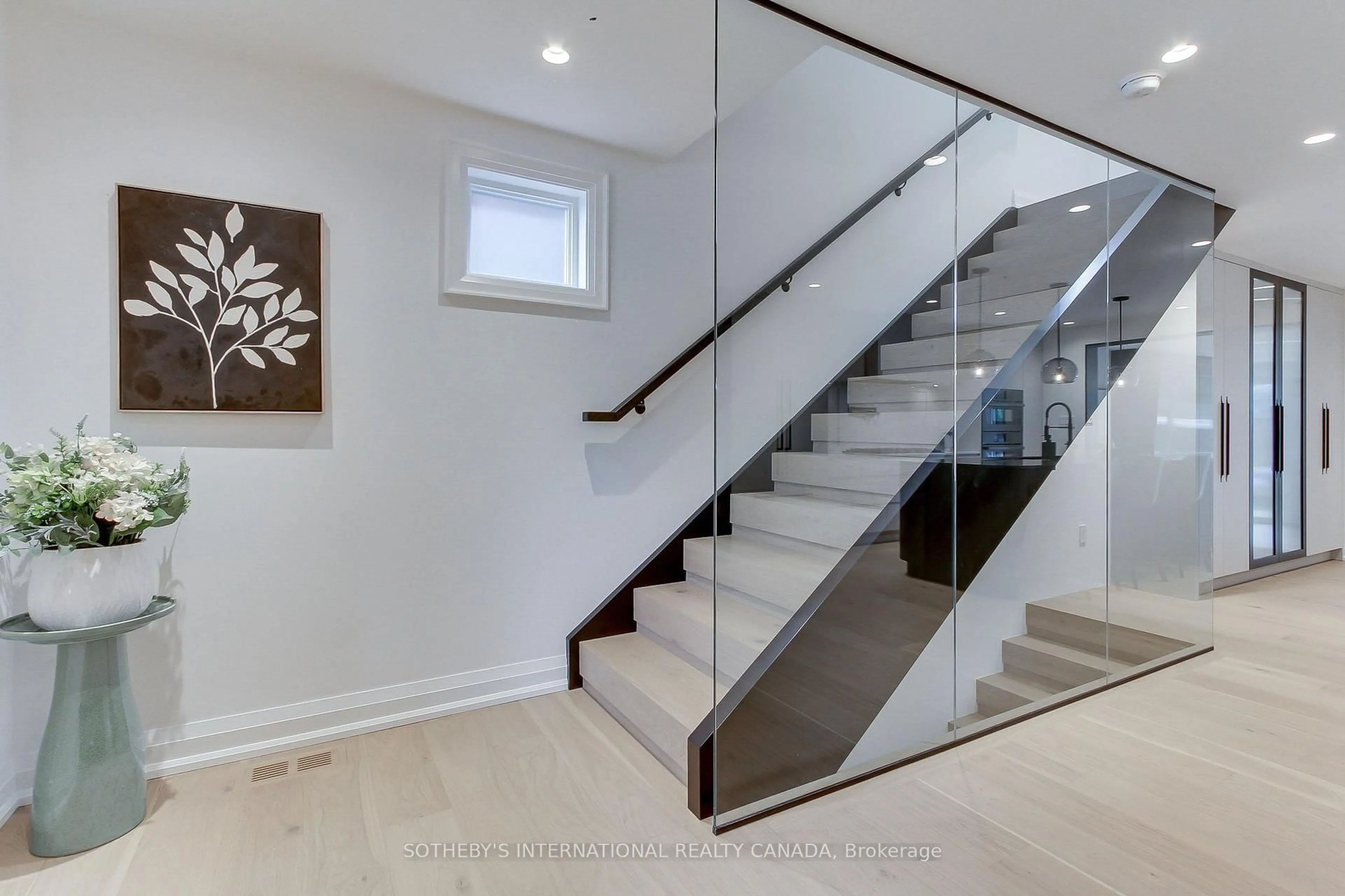 Stairs for 103 Holland Park Ave, Toronto Ontario M6E 1L5