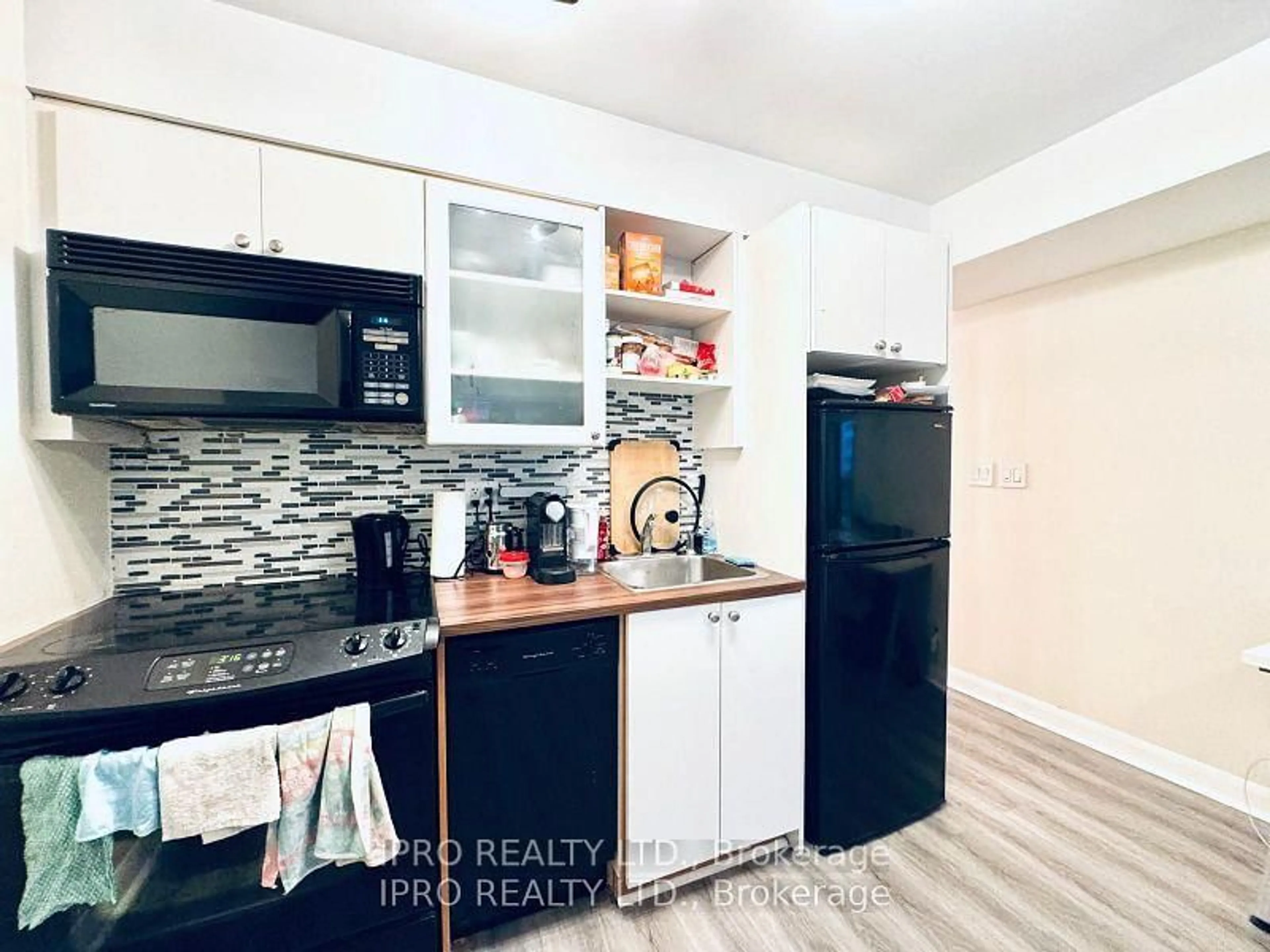 Open concept kitchen, unknown for 600 Fleet St #413, Toronto Ontario M5V 1B7