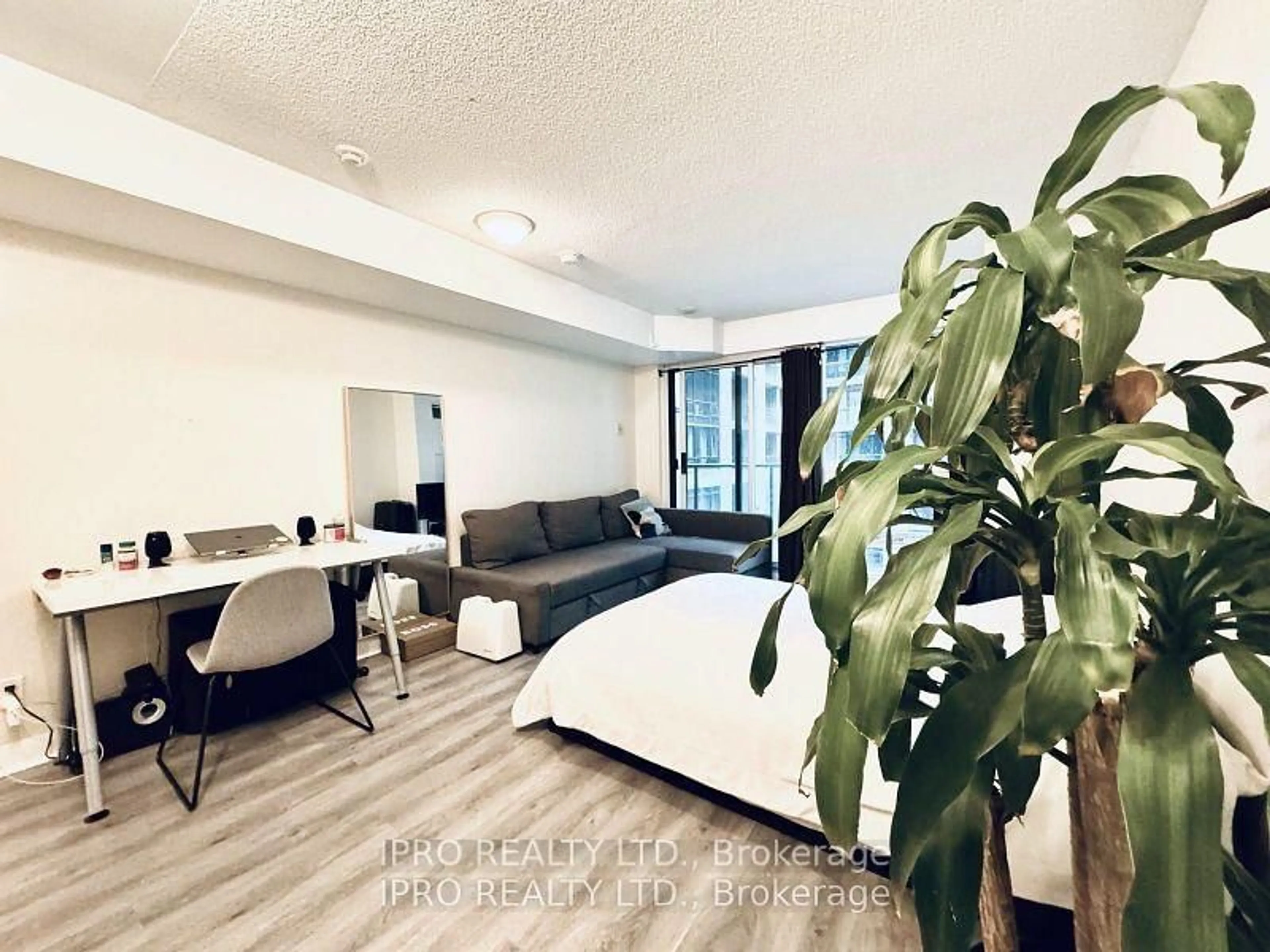 Living room with furniture, wood/laminate floor for 600 Fleet St #413, Toronto Ontario M5V 1B7