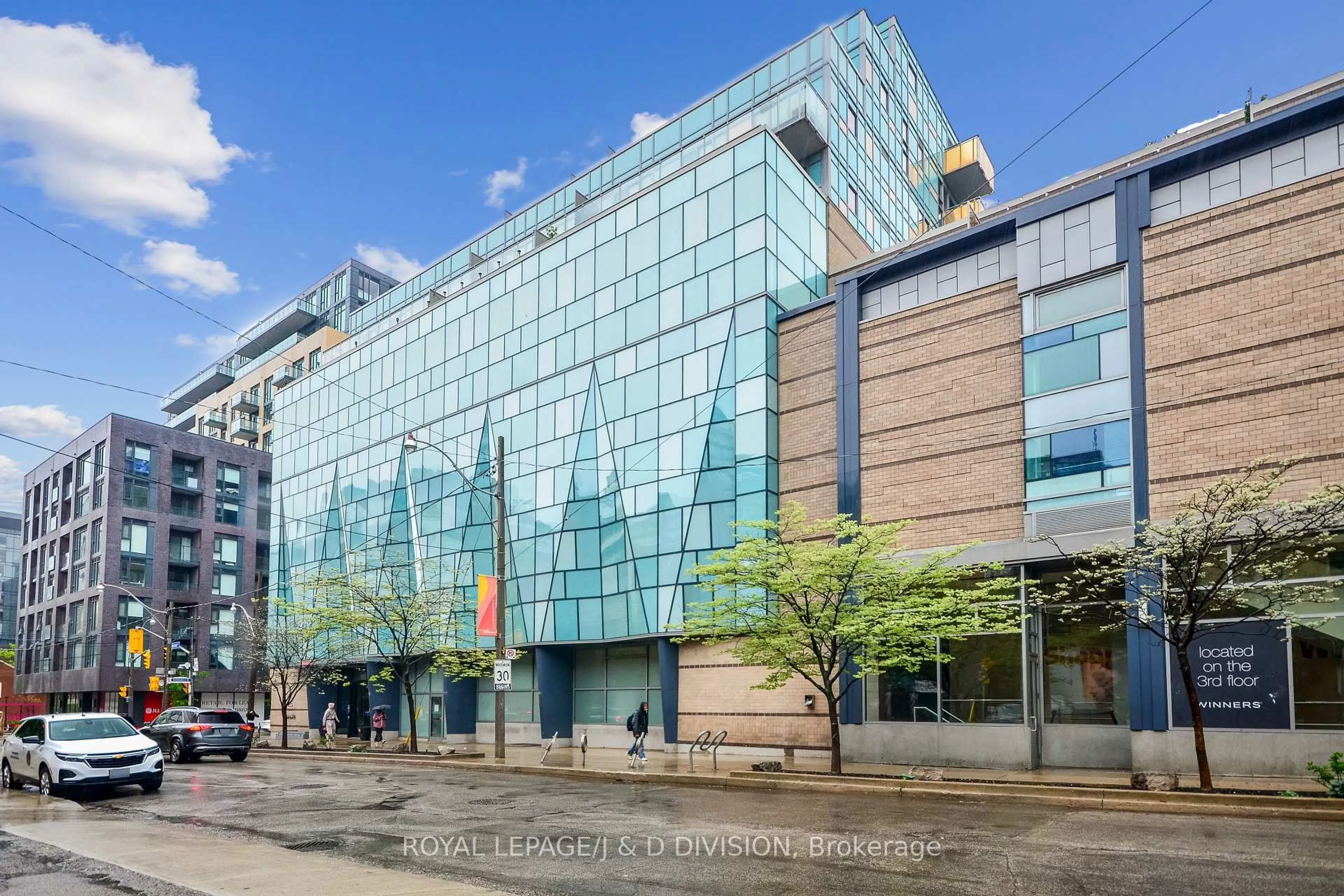 Indoor foyer for 156 Portland St #421, Toronto Ontario M5V 0G1