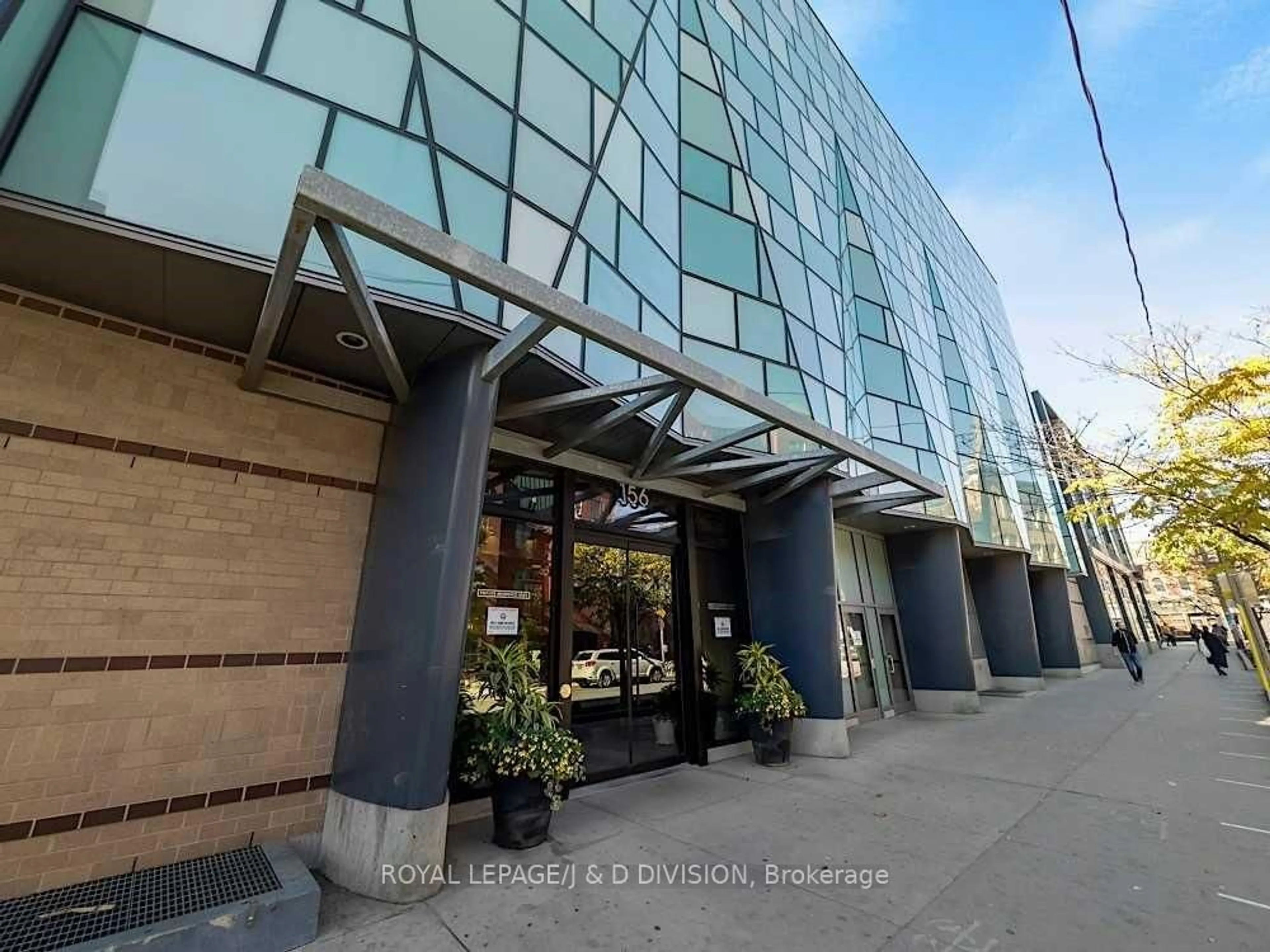 Indoor foyer for 156 Portland St #421, Toronto Ontario M5V 0G1