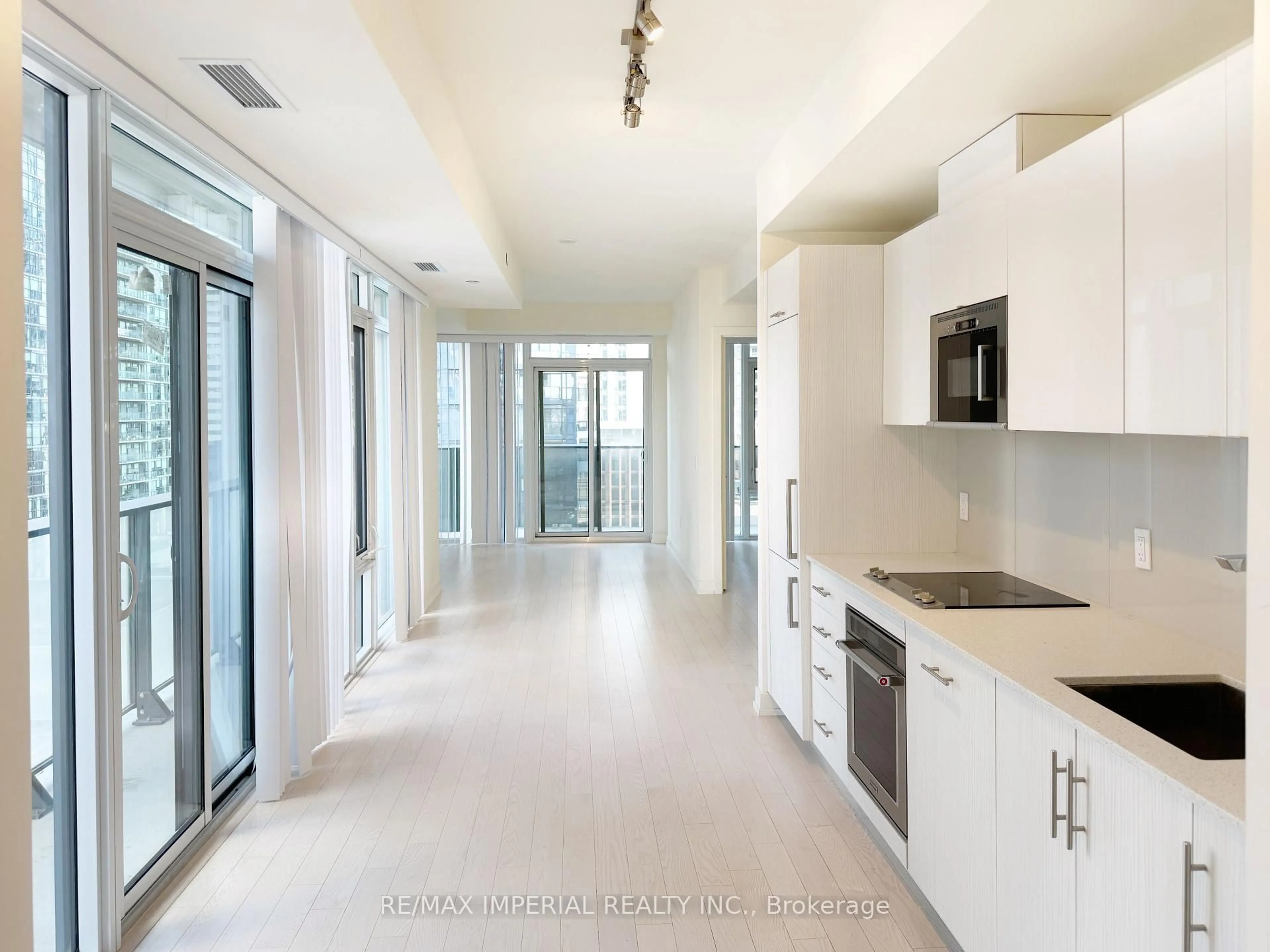 Unknown for 330 Richmond St #1715, Toronto Ontario M5V 1X2