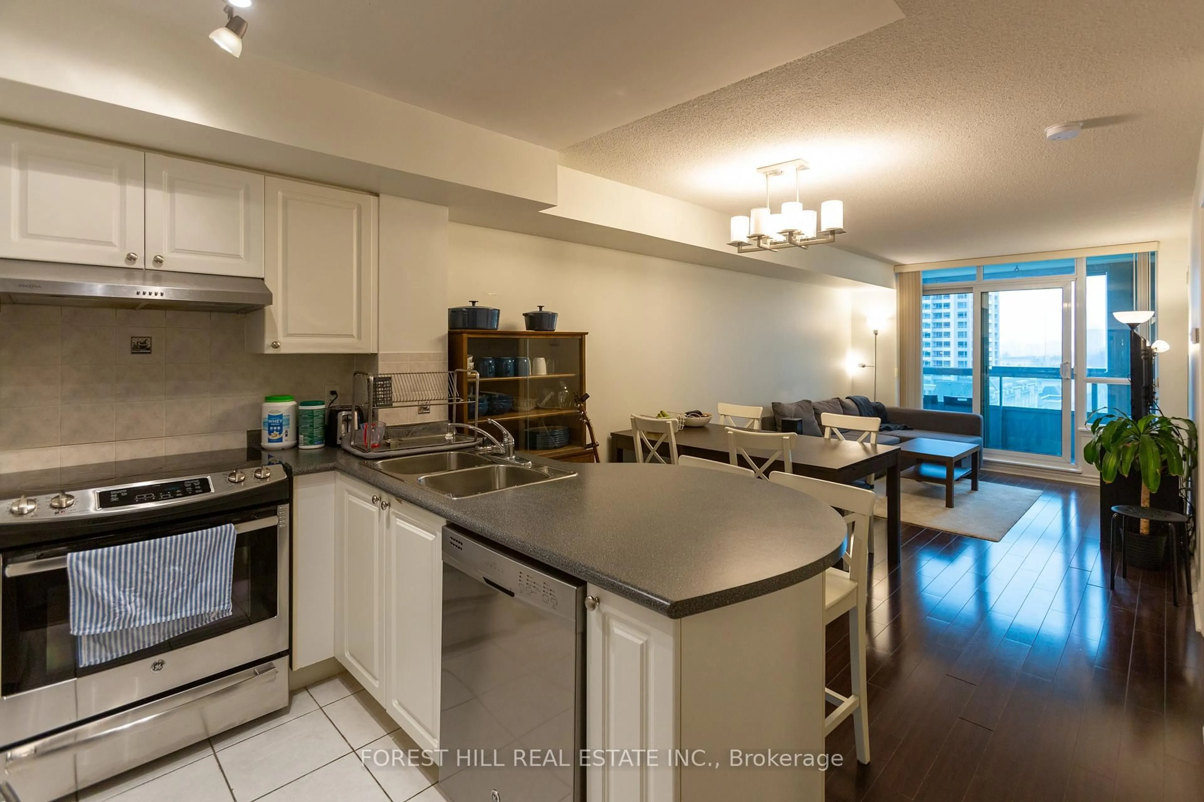 Open concept kitchen, ceramic/tile floor for 17 Barberry Pl #605, Toronto Ontario M2K 1G9