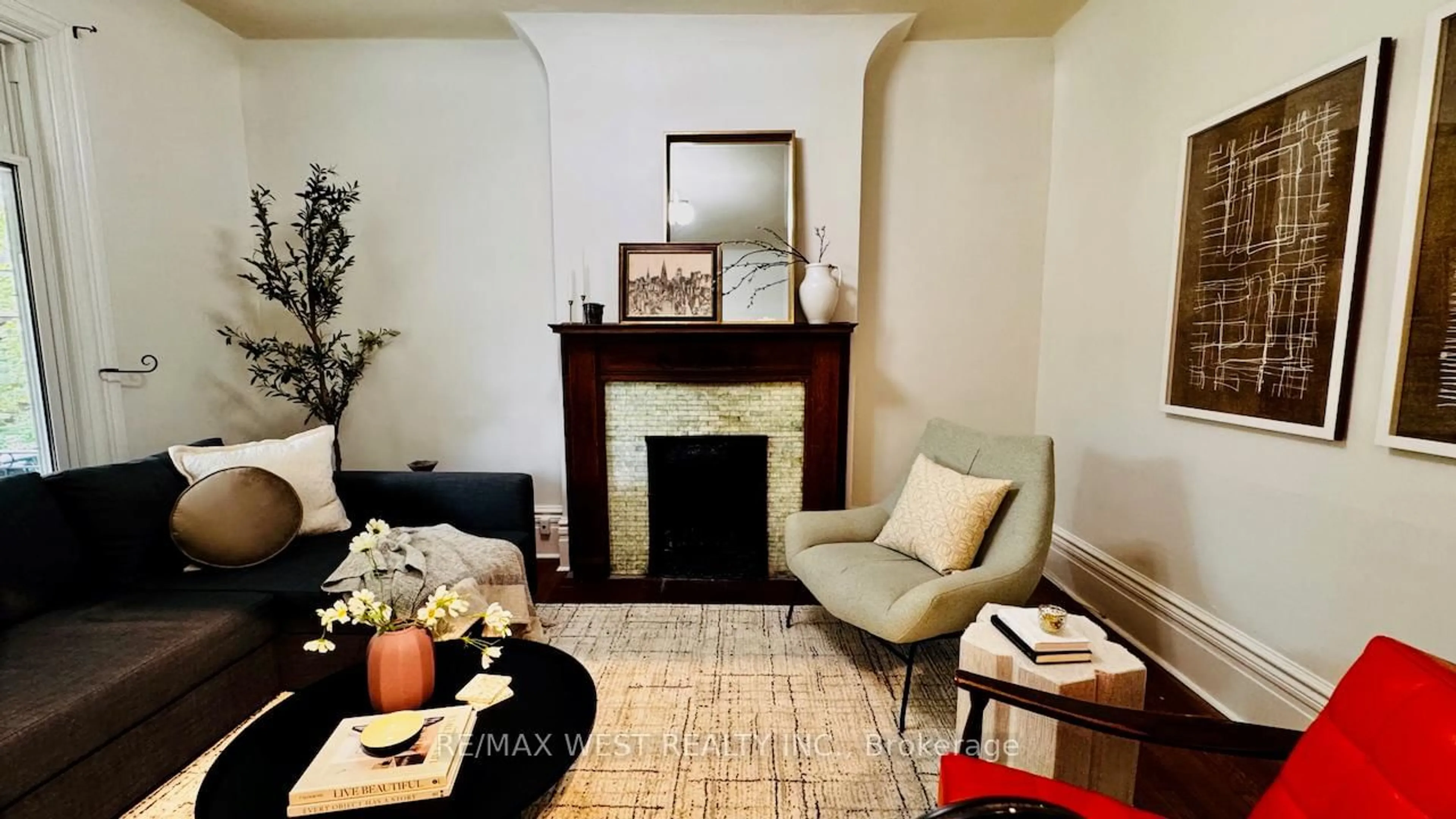 Living room with furniture, unknown for 744 Manning Ave, Toronto Ontario M6G 2W4