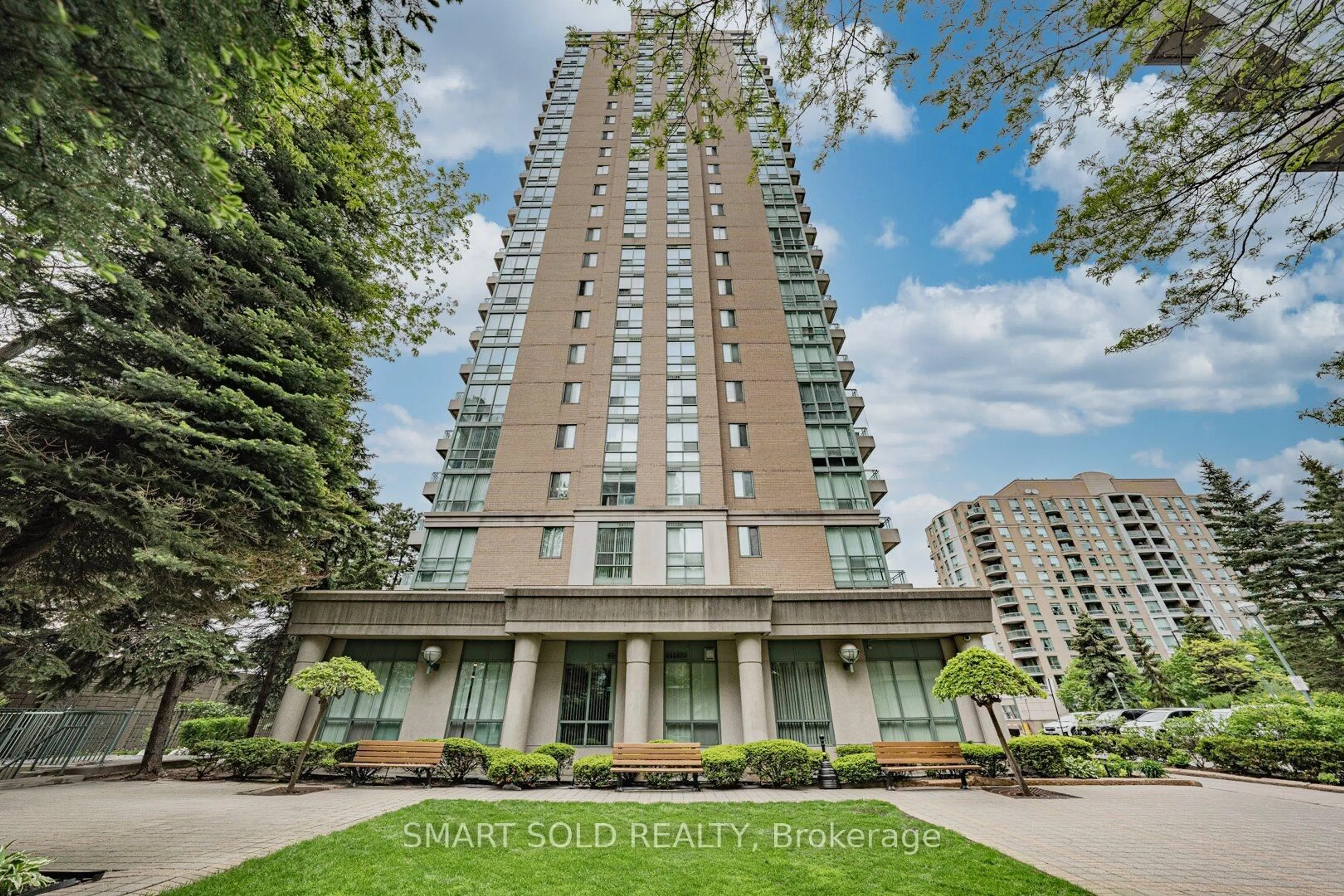 Indoor foyer for 1 Pemberton Ave #1608, Toronto Ontario M2M 4L9