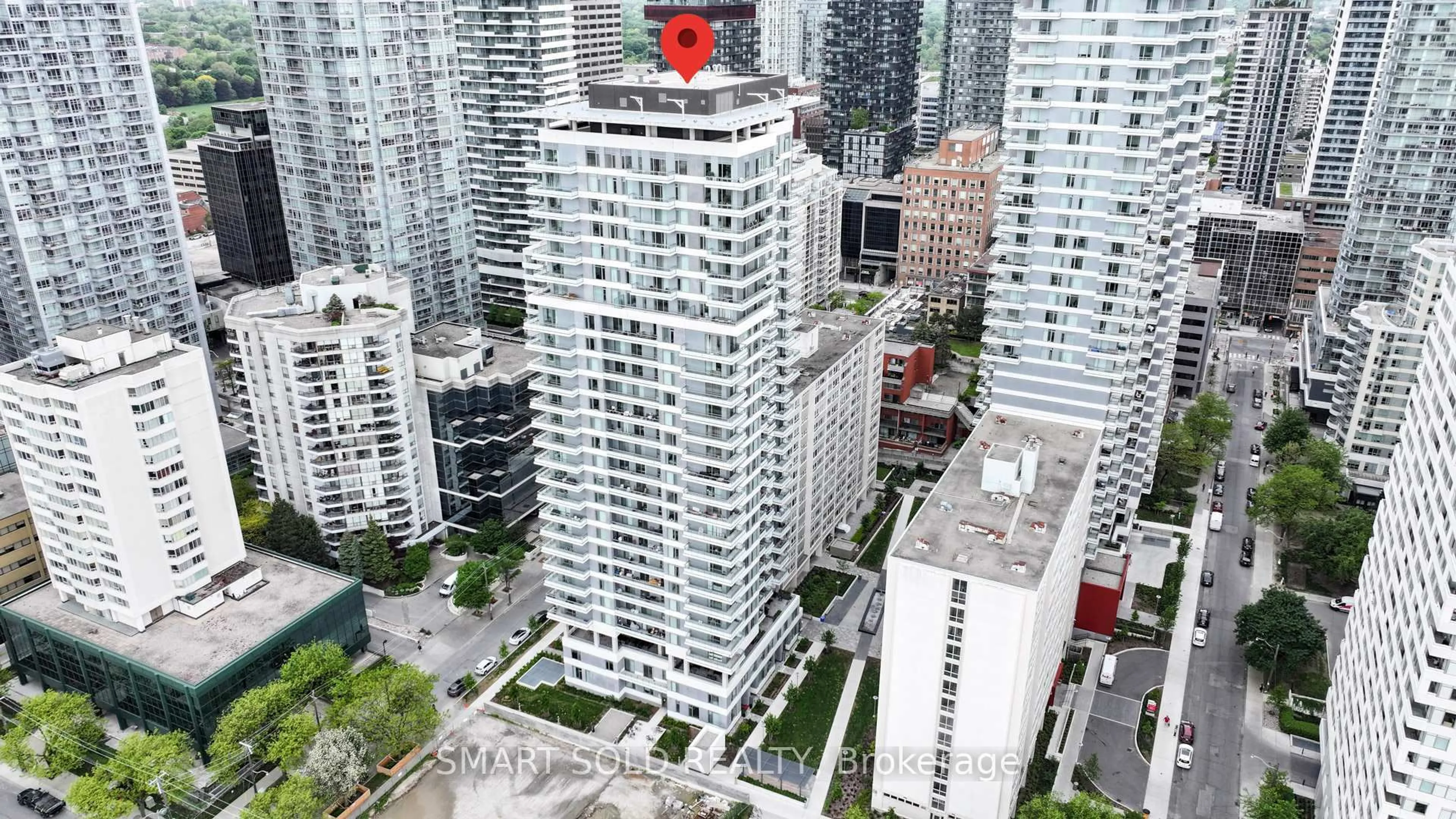 A pic from outside/outdoor area/front of a property/back of a property/a pic from drone, city buildings view from balcony for 25 Holly St #2003, Toronto Ontario M4S 0E3
