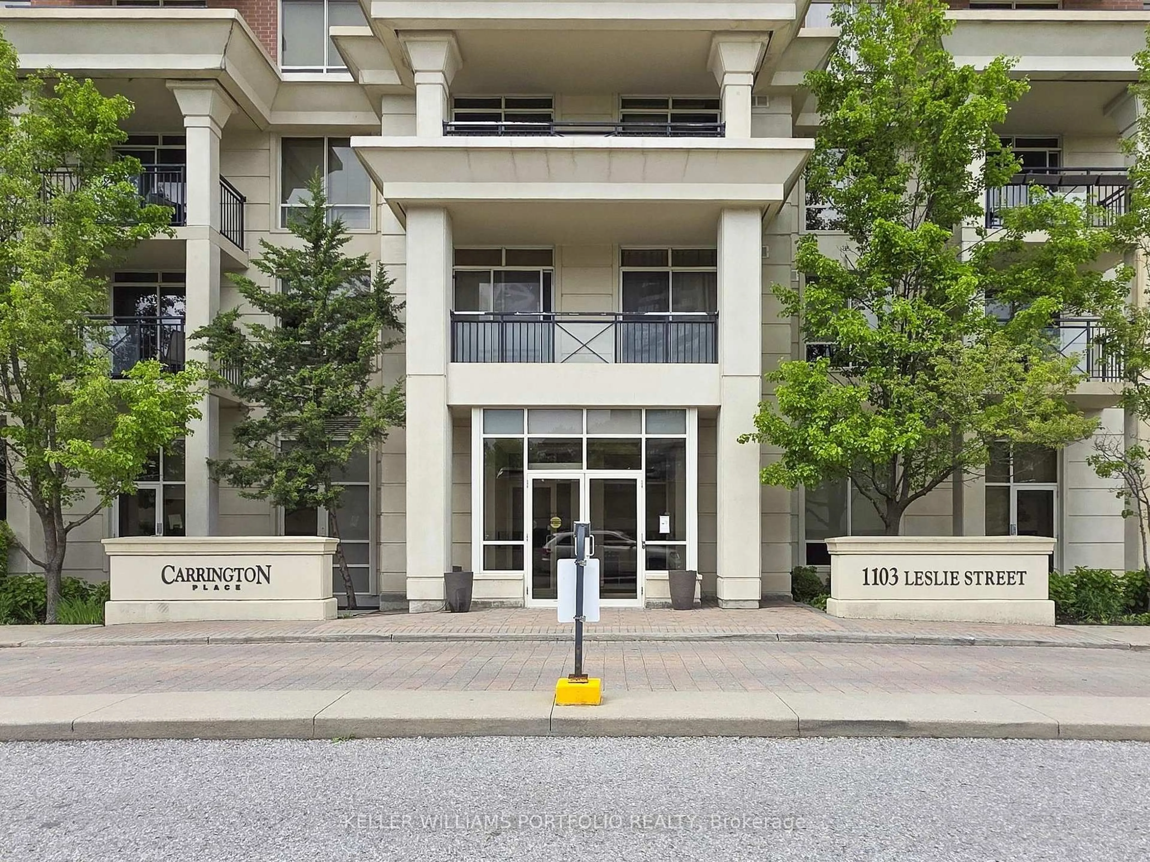 Indoor foyer for 1103 Leslie St #503, Toronto Ontario M3C 4G8