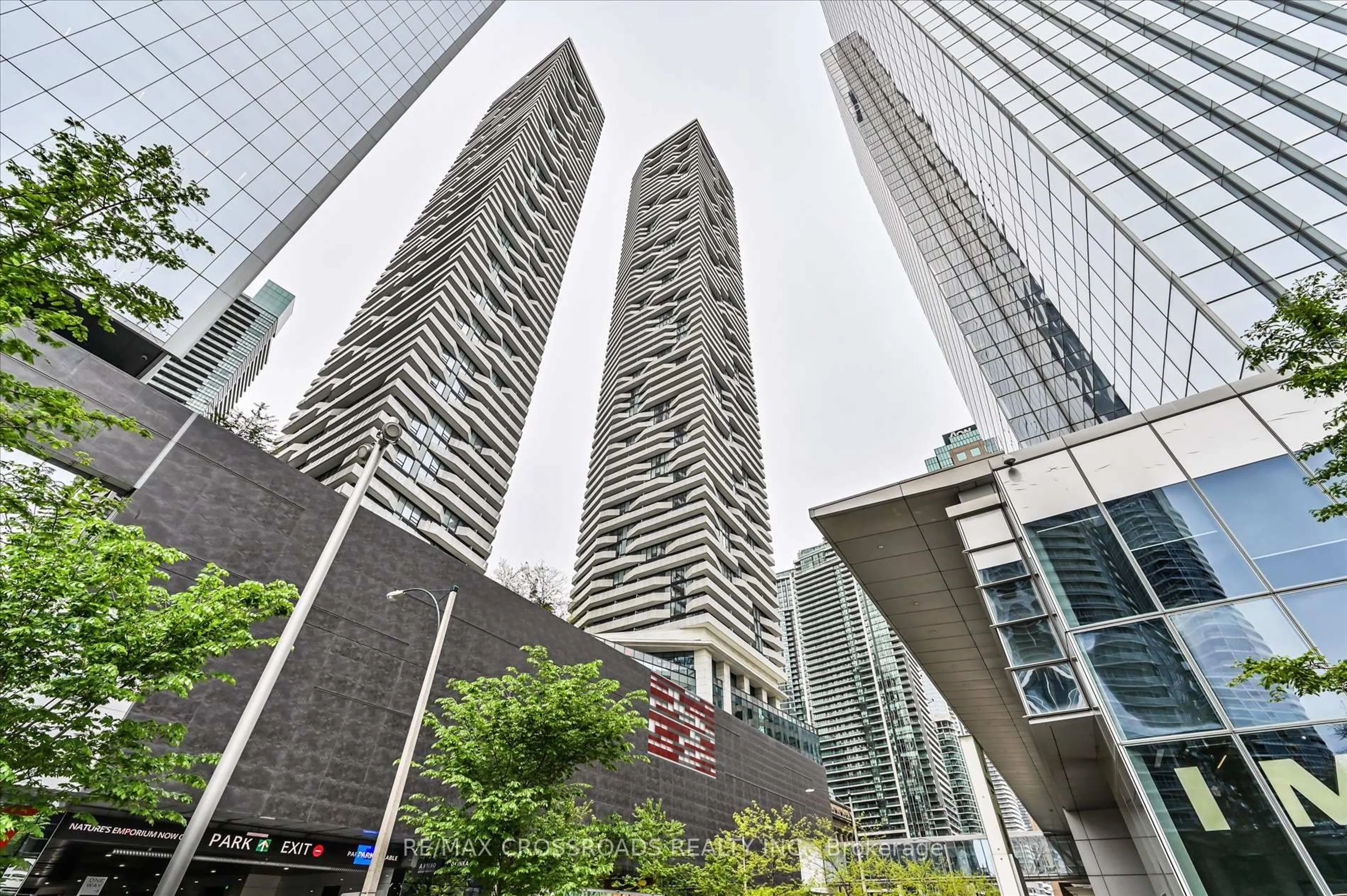 Indoor foyer for 88 Harbour St #6805, Toronto Ontario M5J 0C3