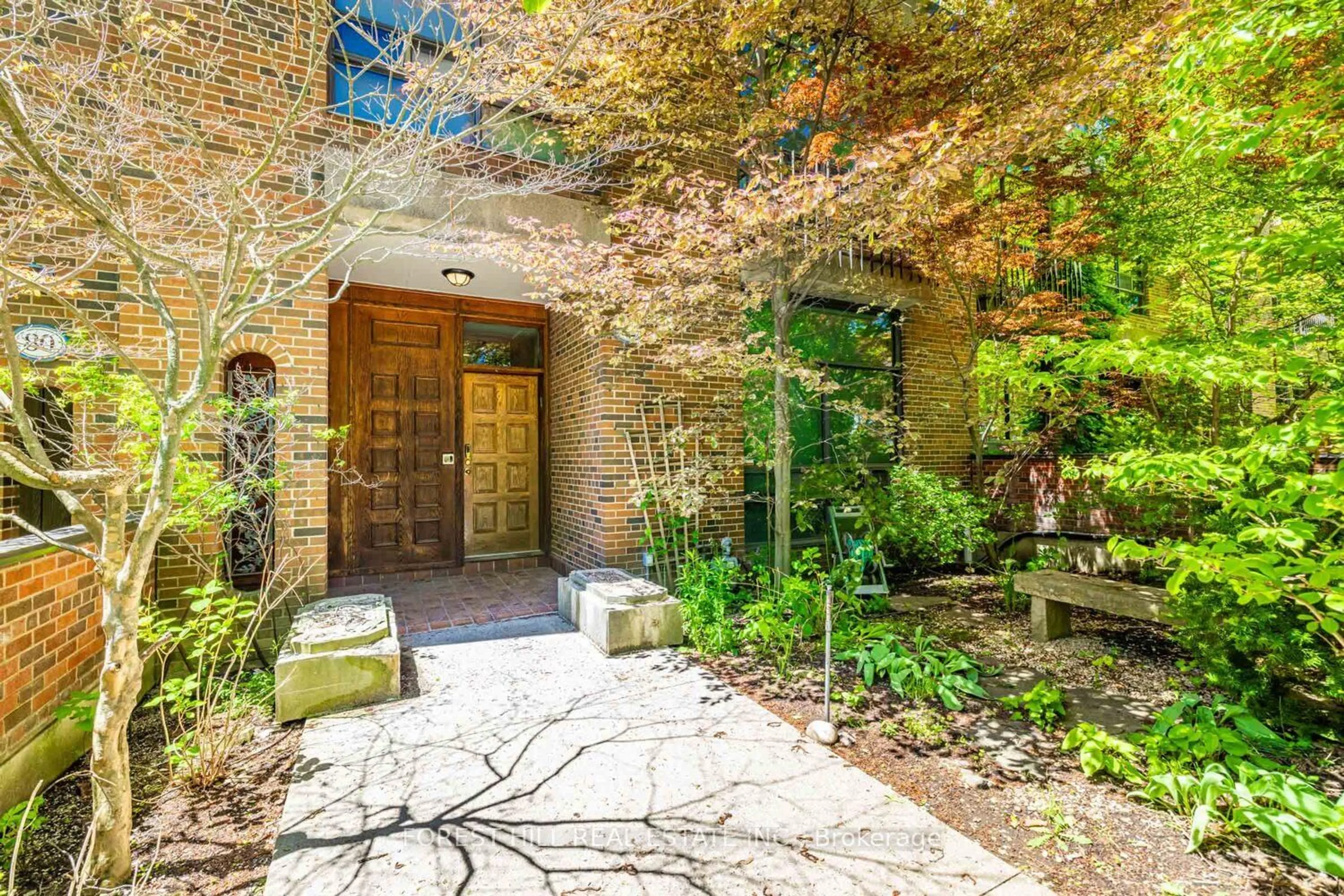 Indoor entryway for 82 Oriole Rd, Toronto Ontario M4V 2G1