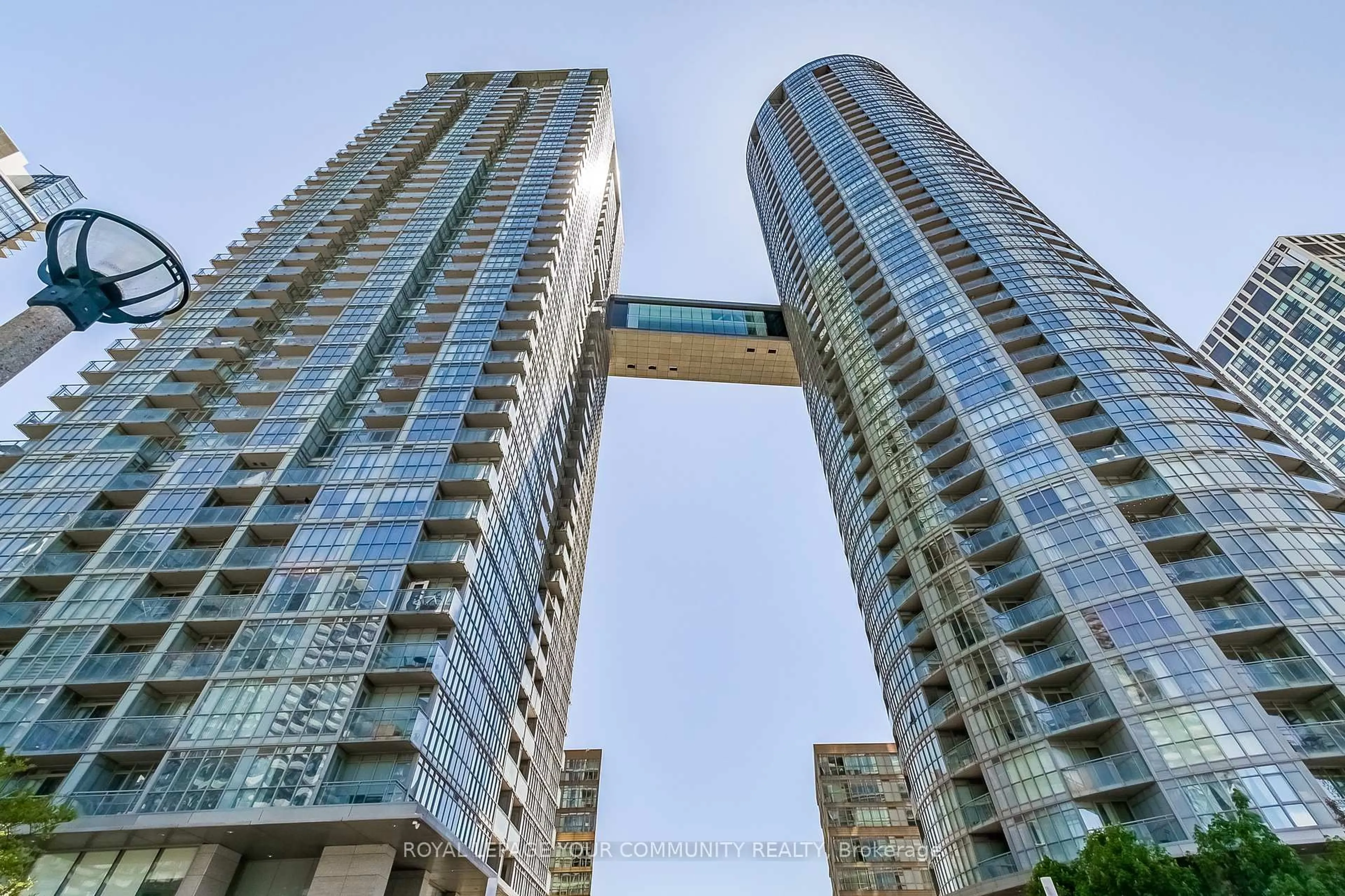 Unknown for 21 Iceboat Terr #3611, Toronto Ontario M5V 4A5