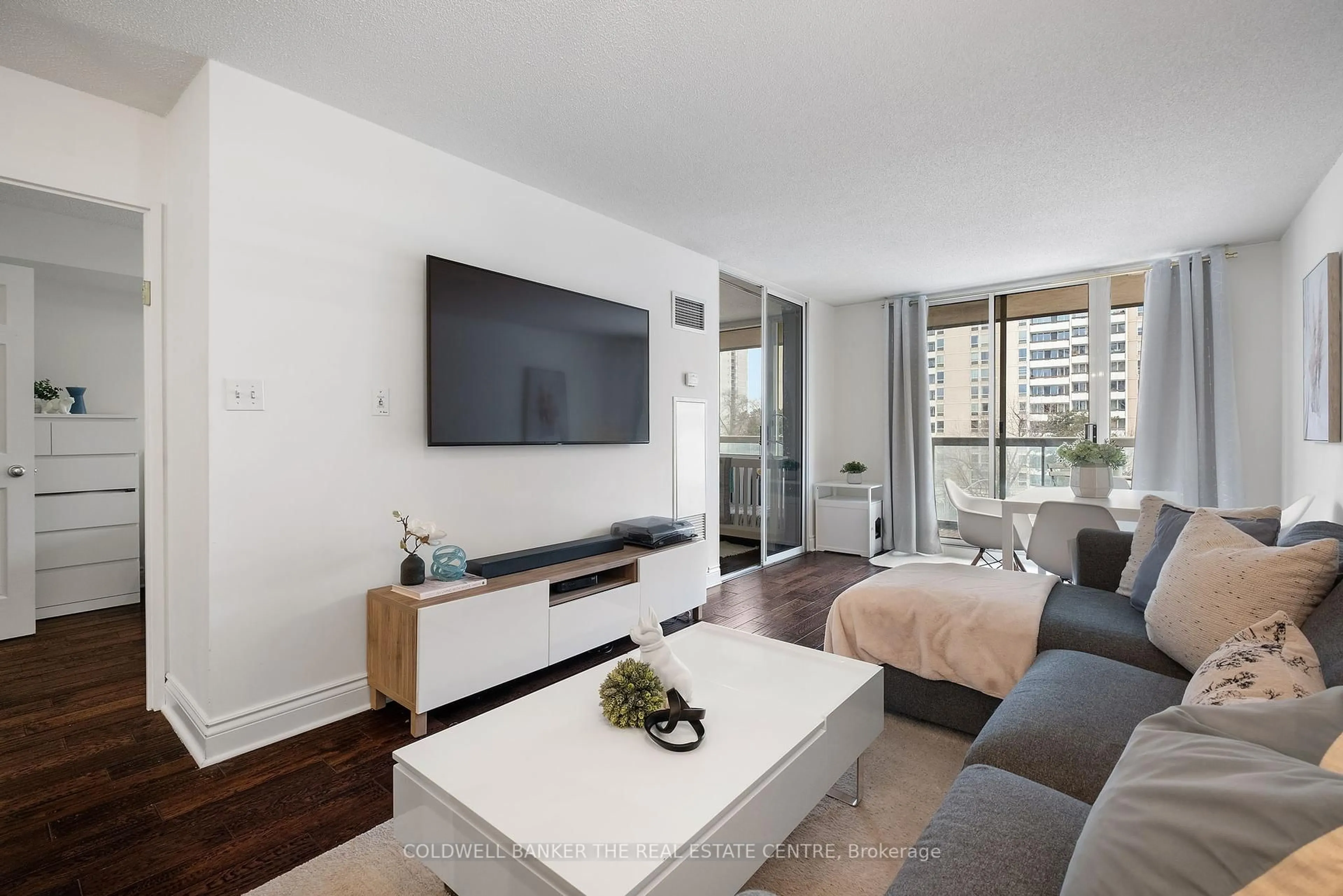 Living room with furniture, unknown for 253 Merton St #510, Toronto Ontario M4S 3H2