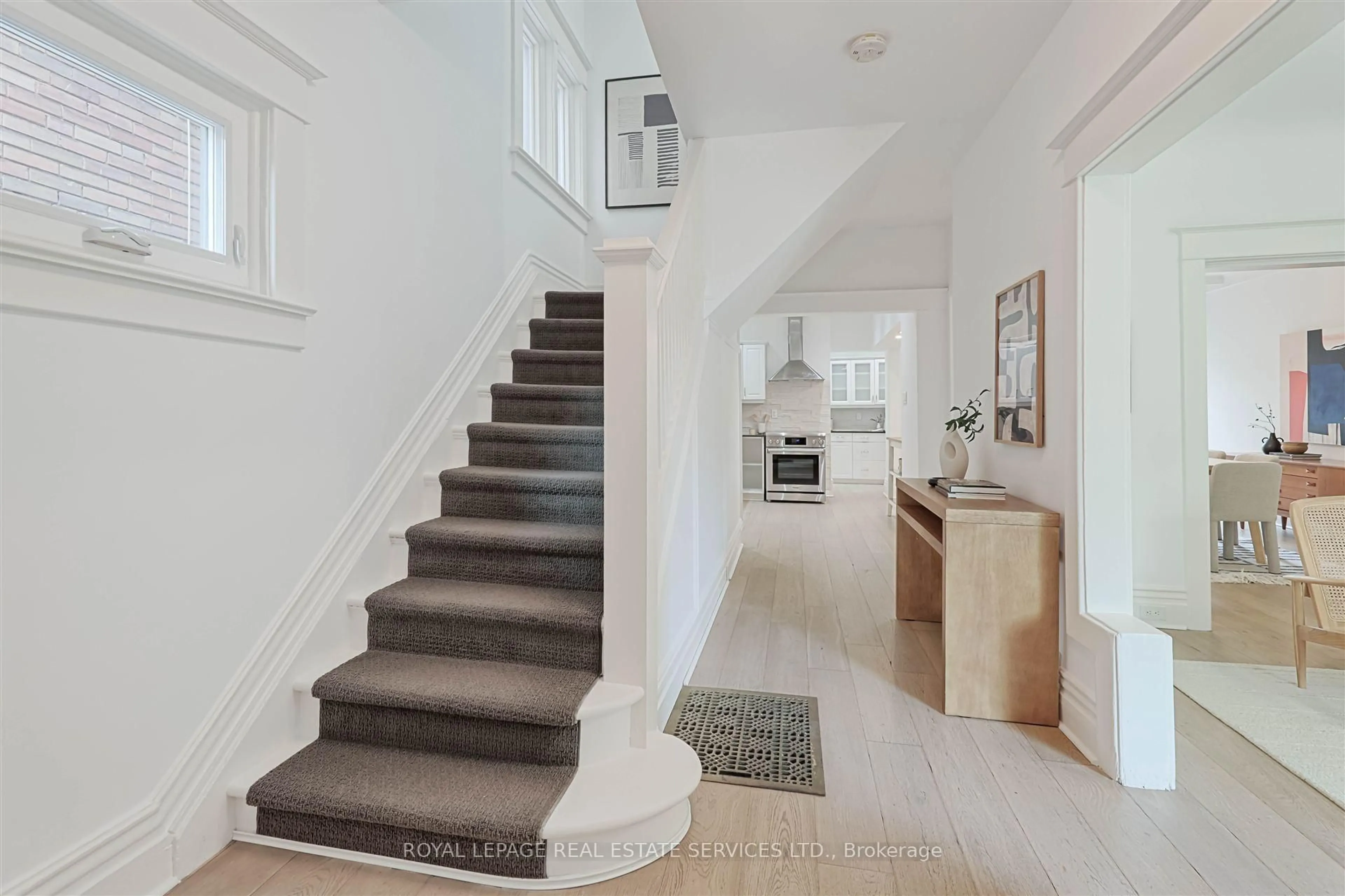 Stairs for 90 Oakwood Ave, Toronto Ontario M6H 2V8