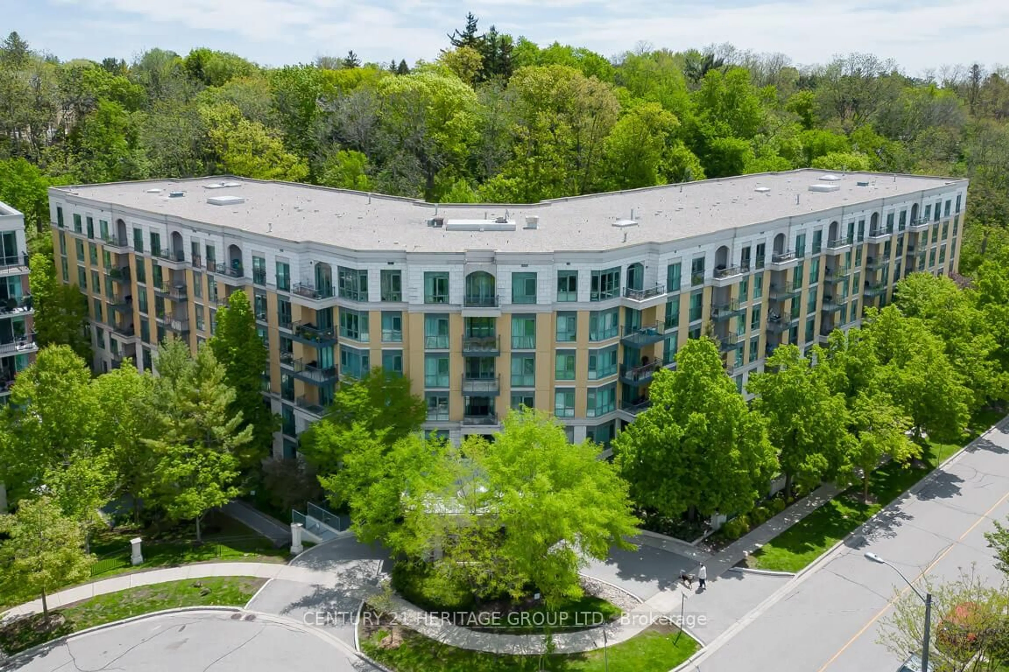 A pic from outside/outdoor area/front of a property/back of a property/a pic from drone, unknown for 11 William Carson Cres #306, Toronto Ontario M2P 2G1