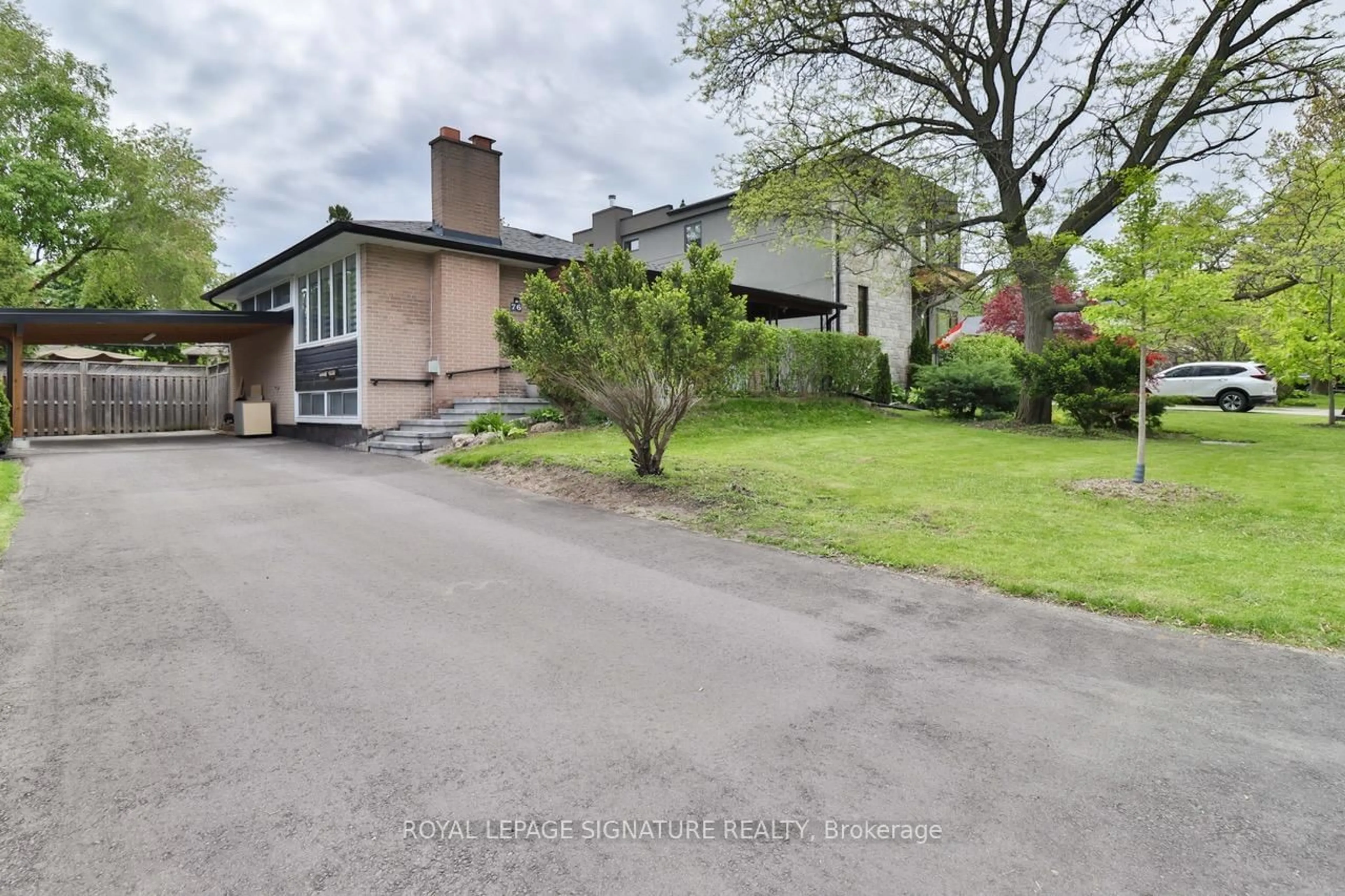 A pic from outside/outdoor area/front of a property/back of a property/a pic from drone, street for 76 Berkinshaw Cres, Toronto Ontario M3B 2T2