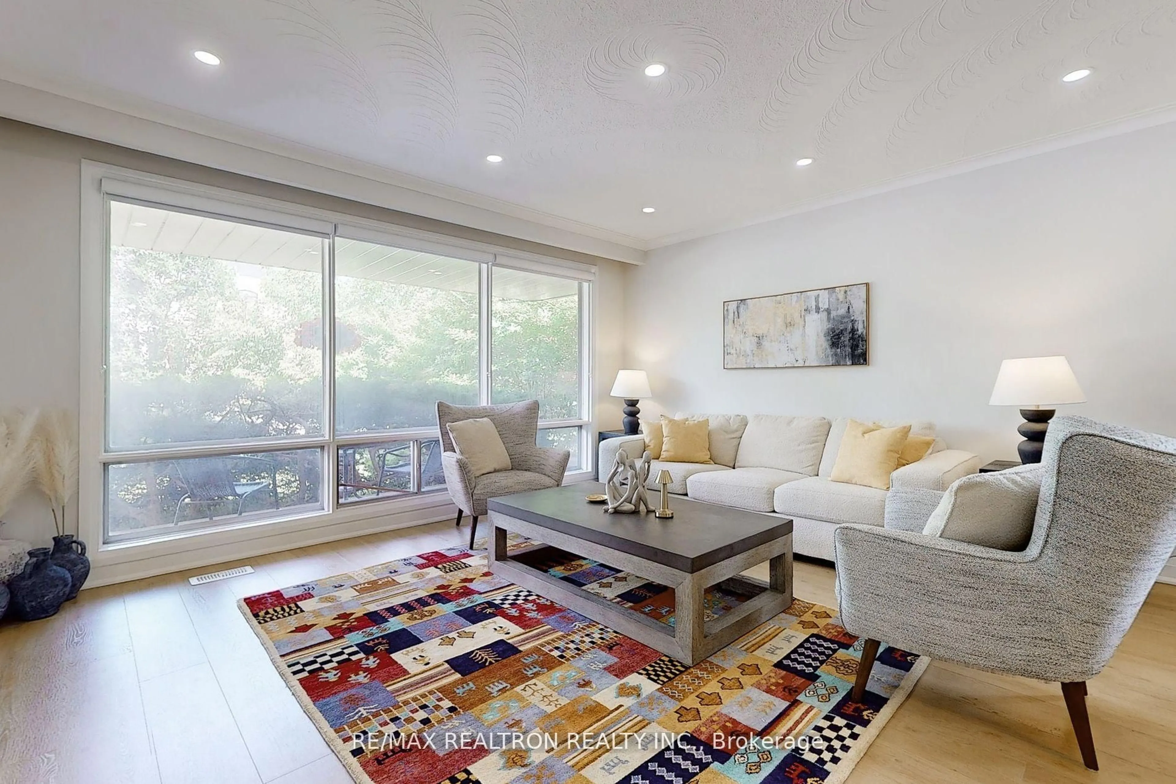 Living room with furniture, unknown for 8 Tobruk Cres, Toronto Ontario M2M 3B1