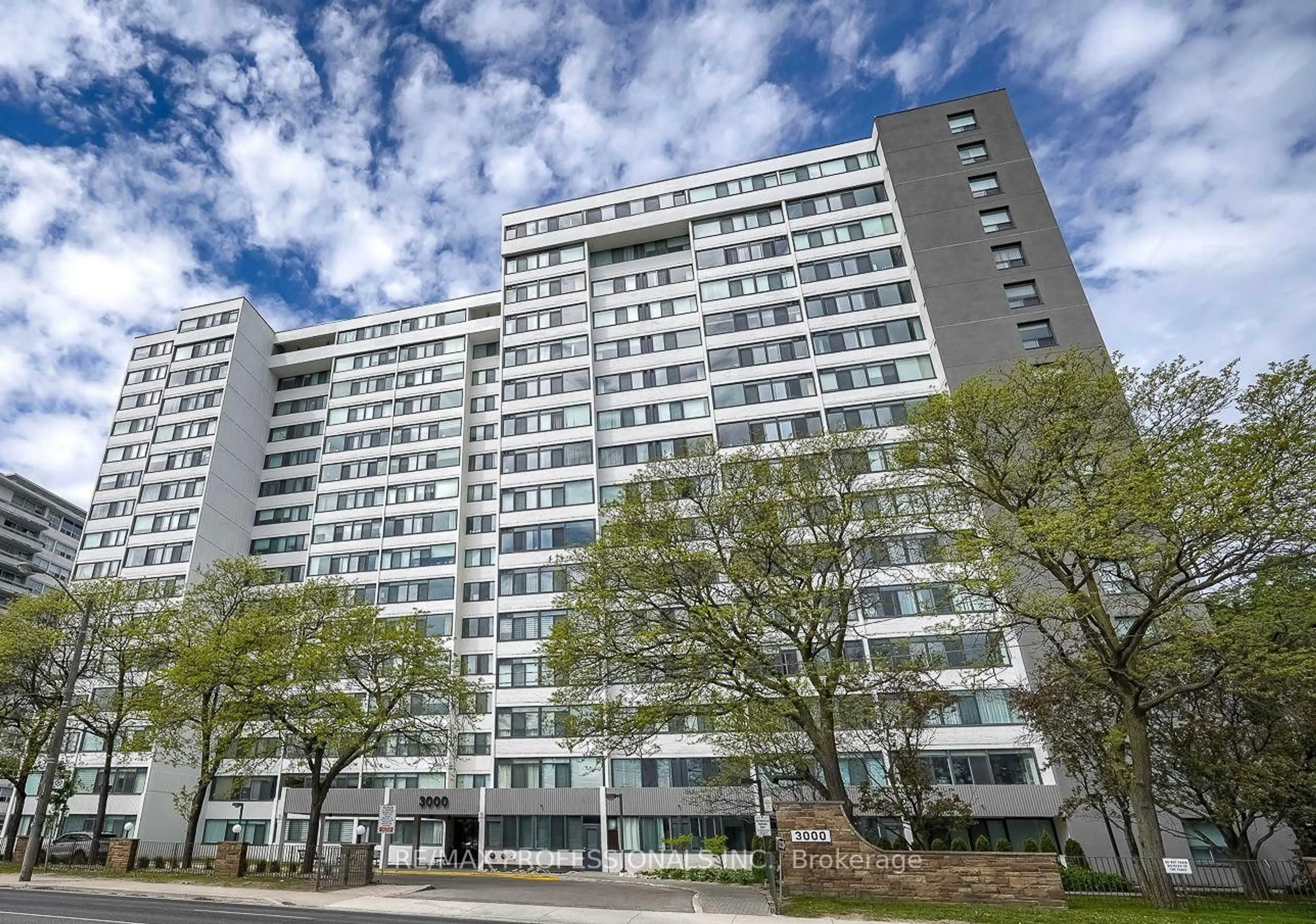 Unknown for 3000 Bathurst St #407, Toronto Ontario M6B 3B4