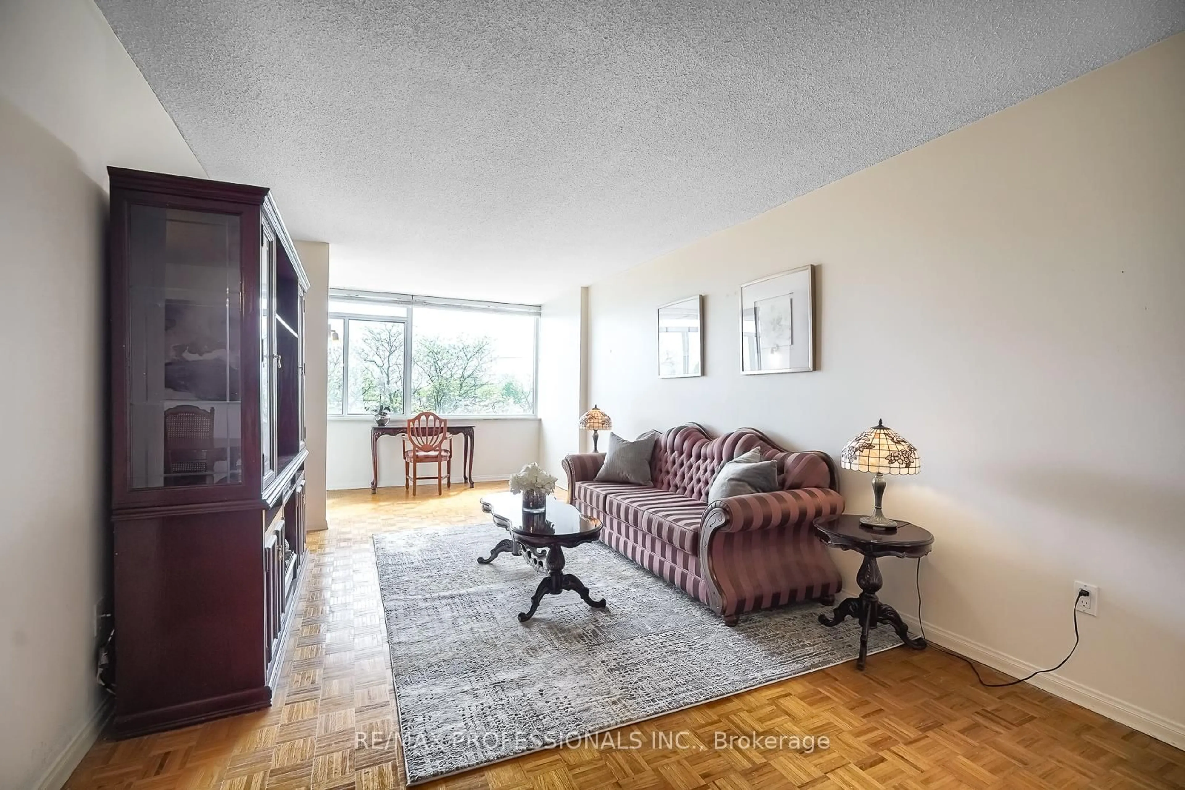 Living room with furniture, unknown for 3000 Bathurst St #407, Toronto Ontario M6B 3B4