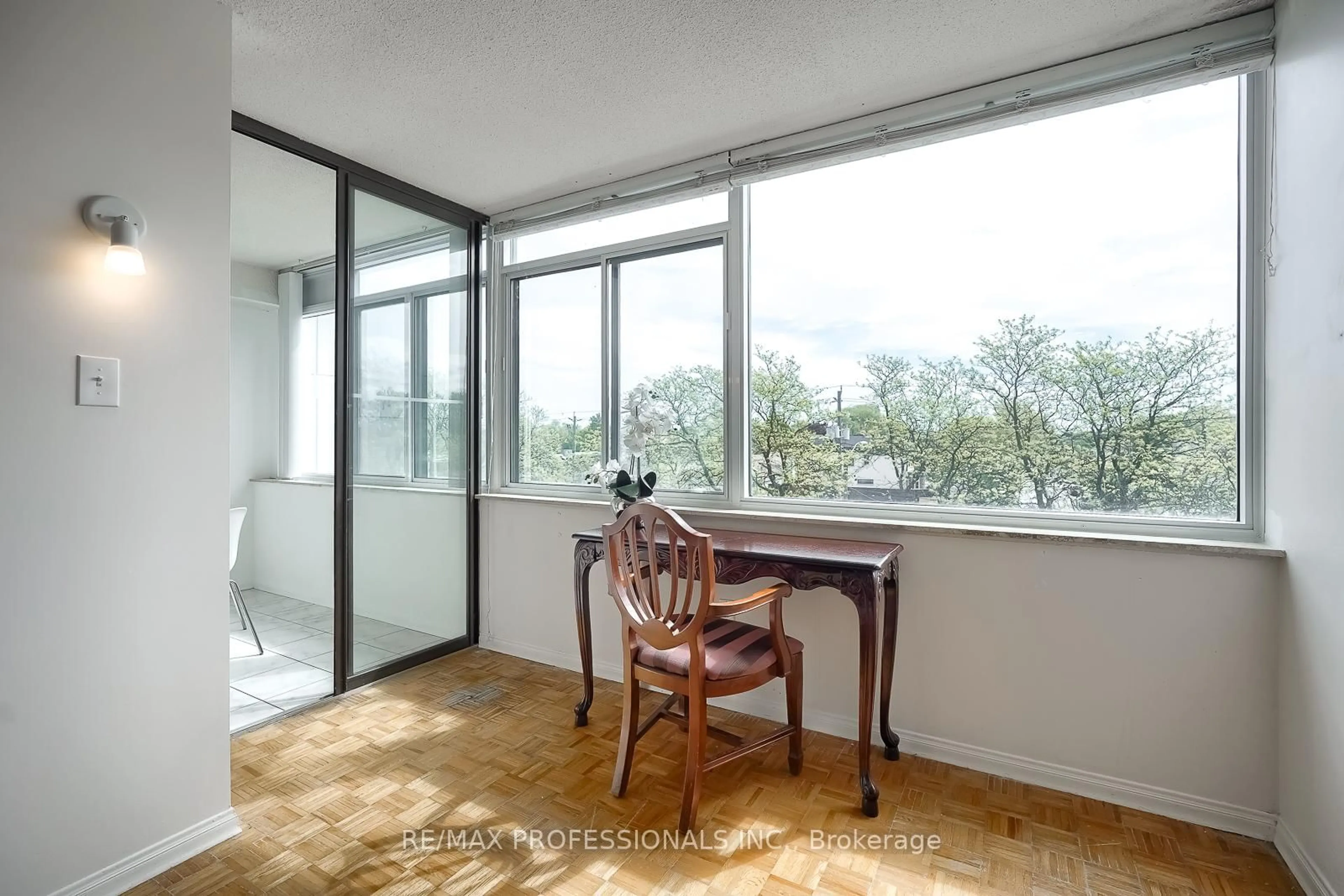 A pic of a room for 3000 Bathurst St #407, Toronto Ontario M6B 3B4