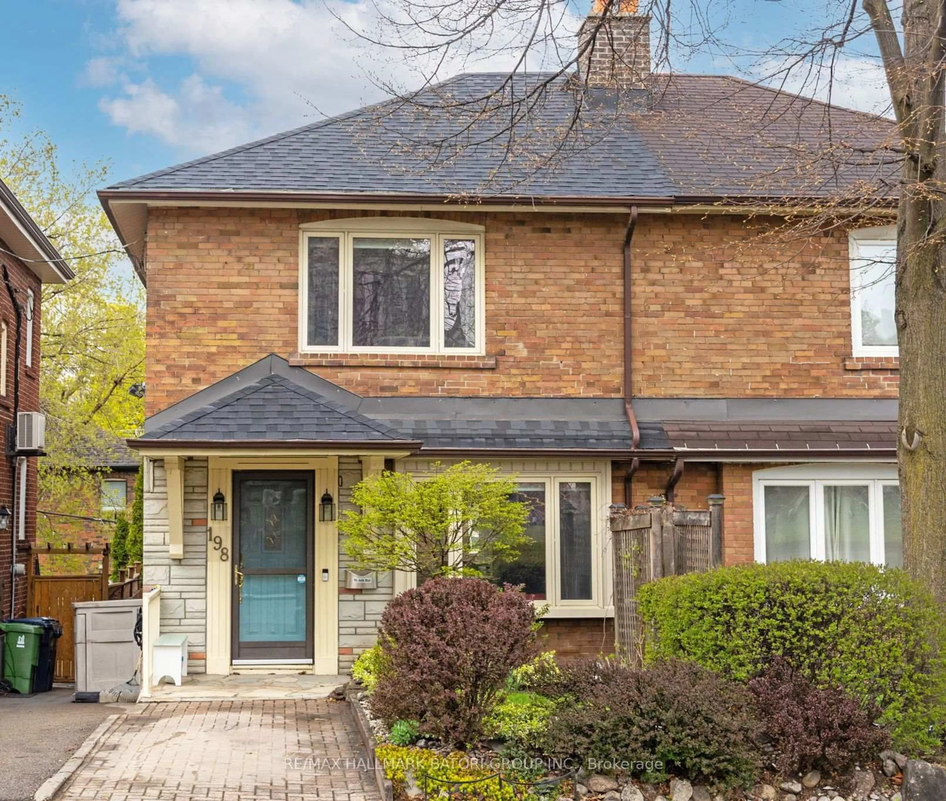 Home with brick exterior material, street for 198 Broadway Ave, Toronto Ontario M4P 1V9