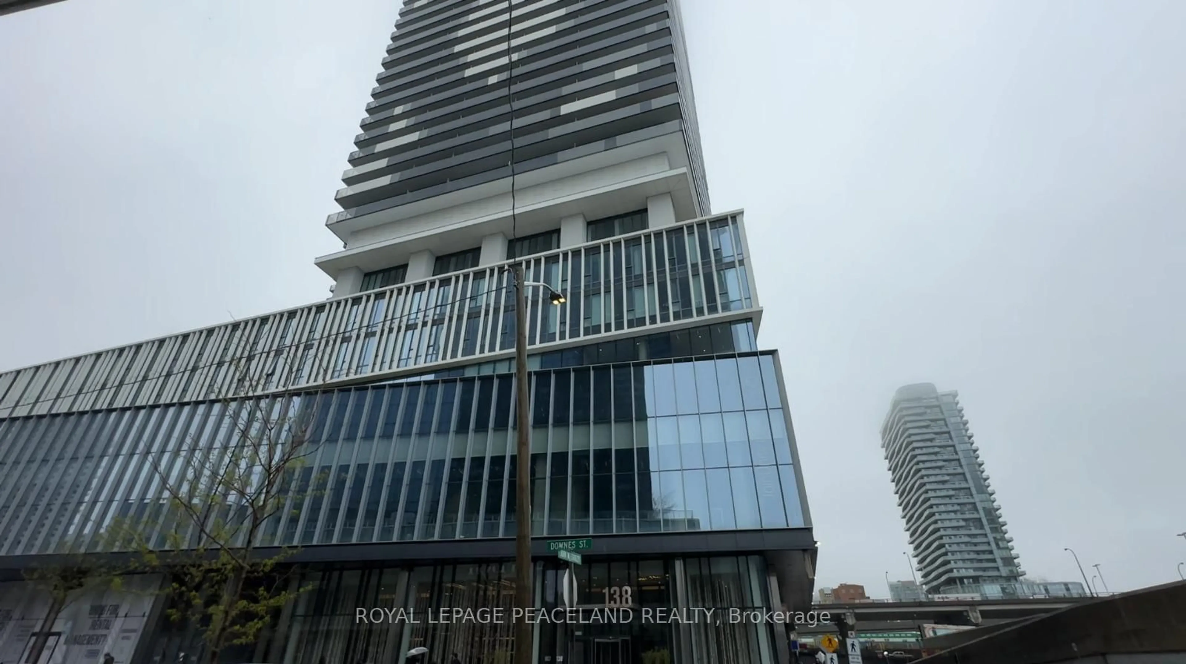 Blurry image for 138 Downes St #4909, Toronto Ontario M5E 0E4
