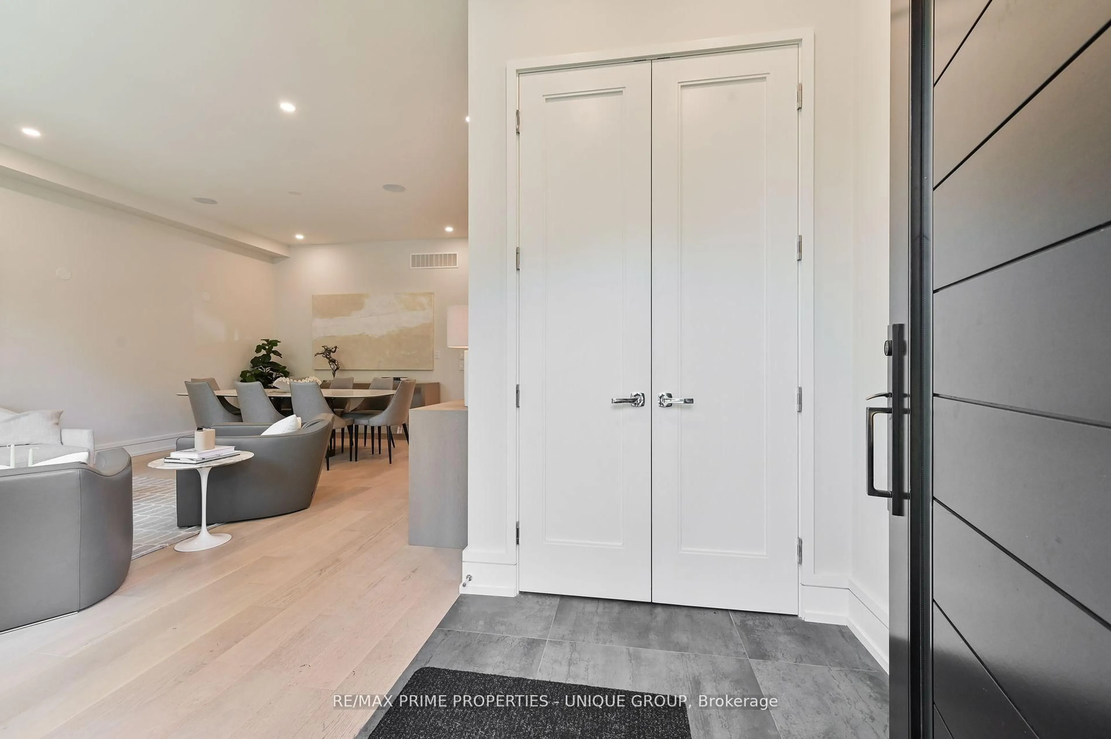 Indoor entryway for 275 Glenforest Rd, Toronto Ontario M4N 2A5