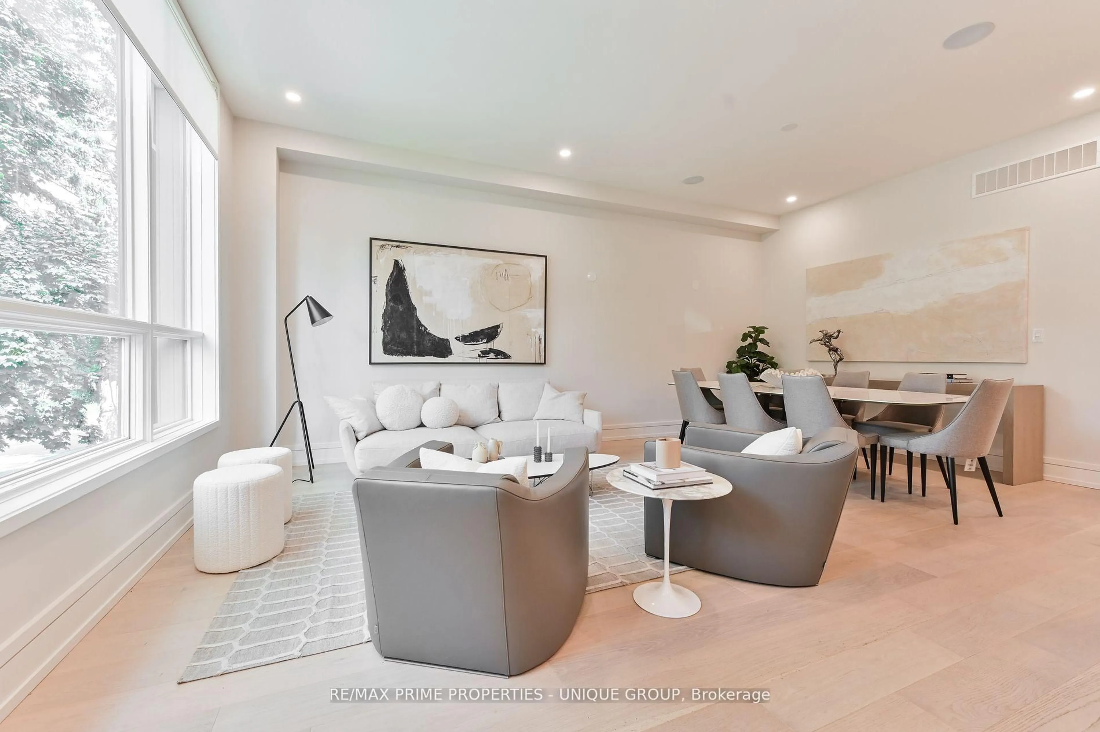 Living room with furniture, unknown for 275 Glenforest Rd, Toronto Ontario M4N 2A5