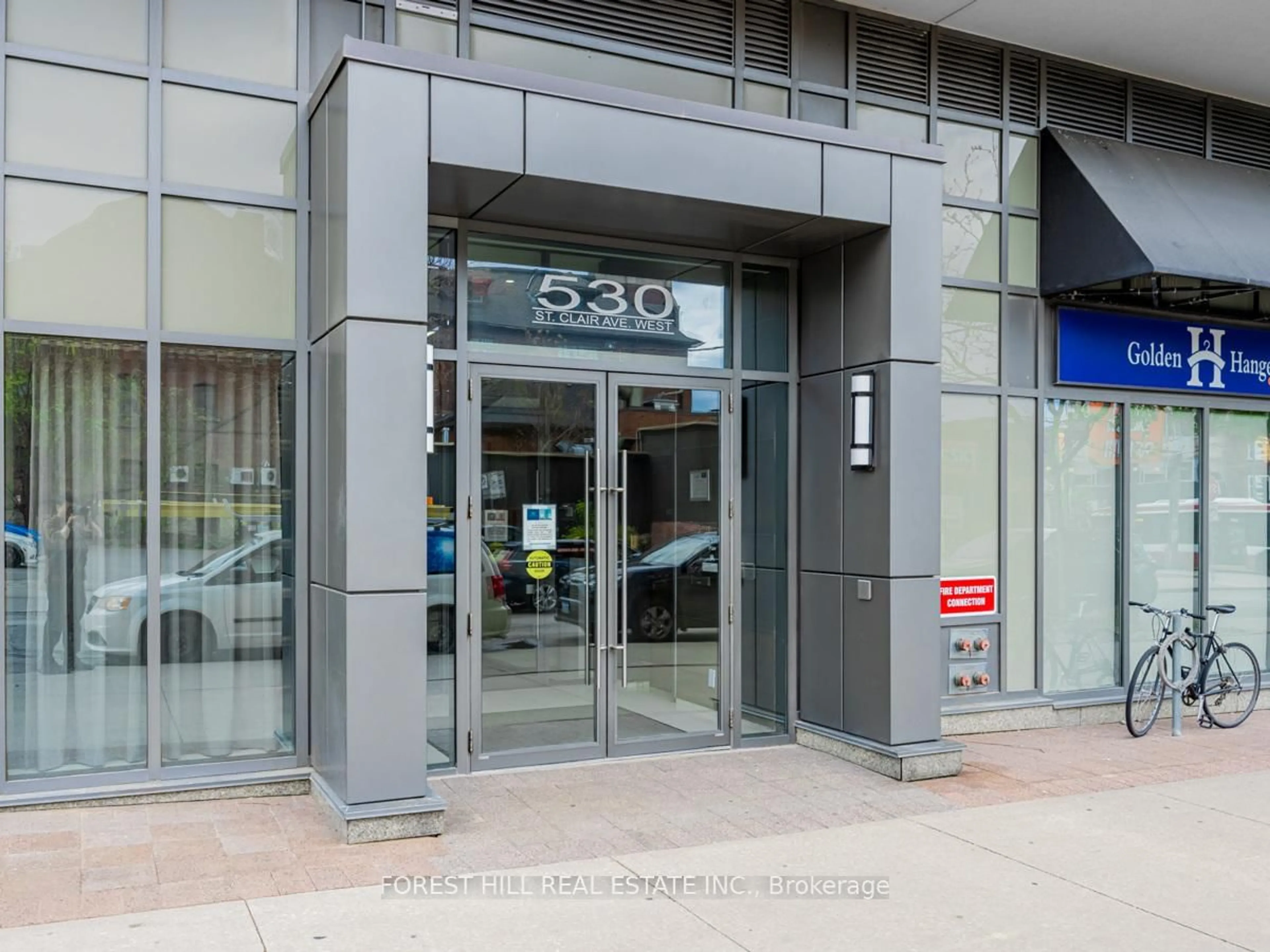 Indoor foyer for 530 St. Clair Ave #508, Toronto Ontario M6C 0A2