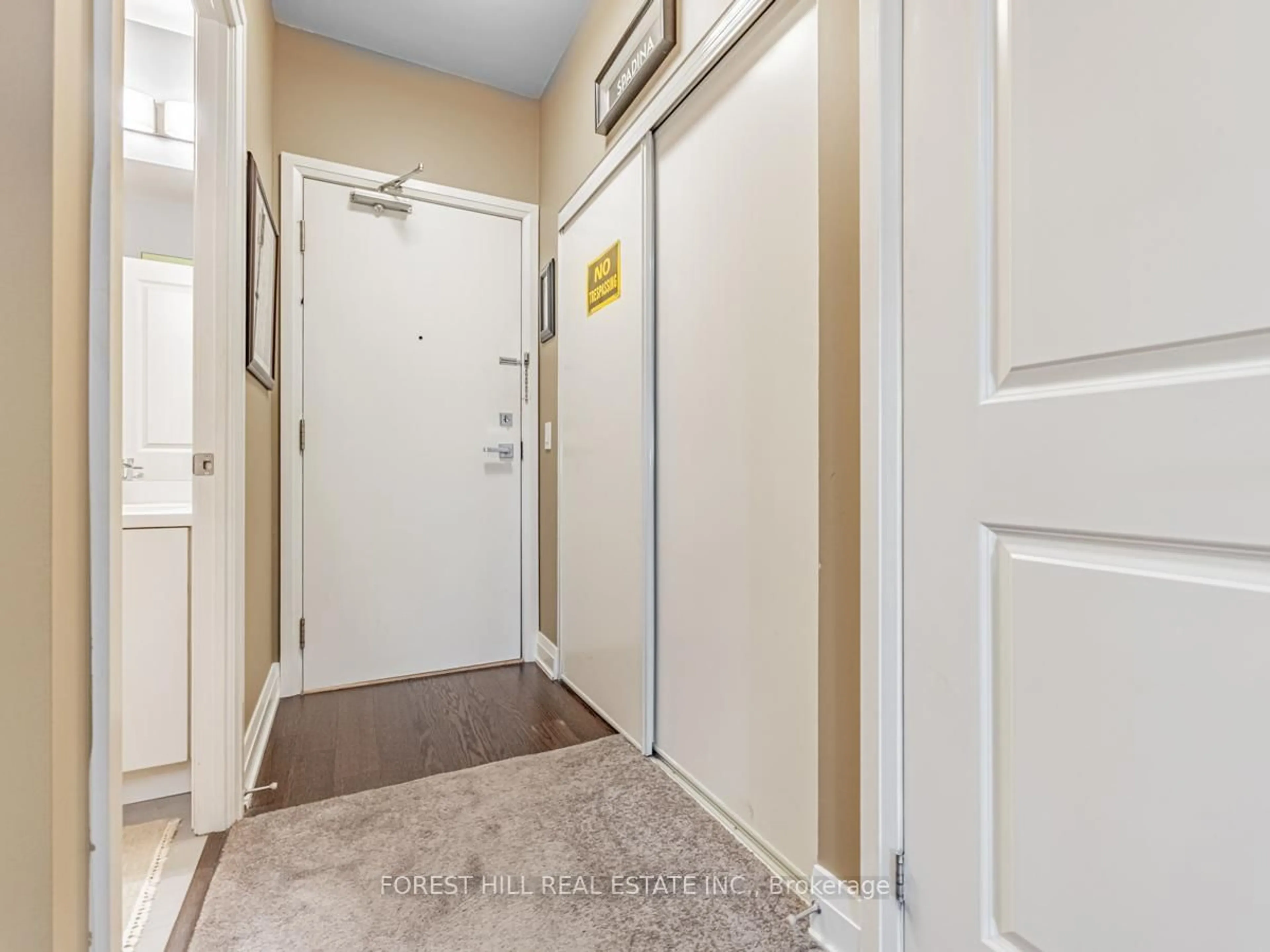 Indoor entryway for 530 St. Clair Ave #508, Toronto Ontario M6C 0A2
