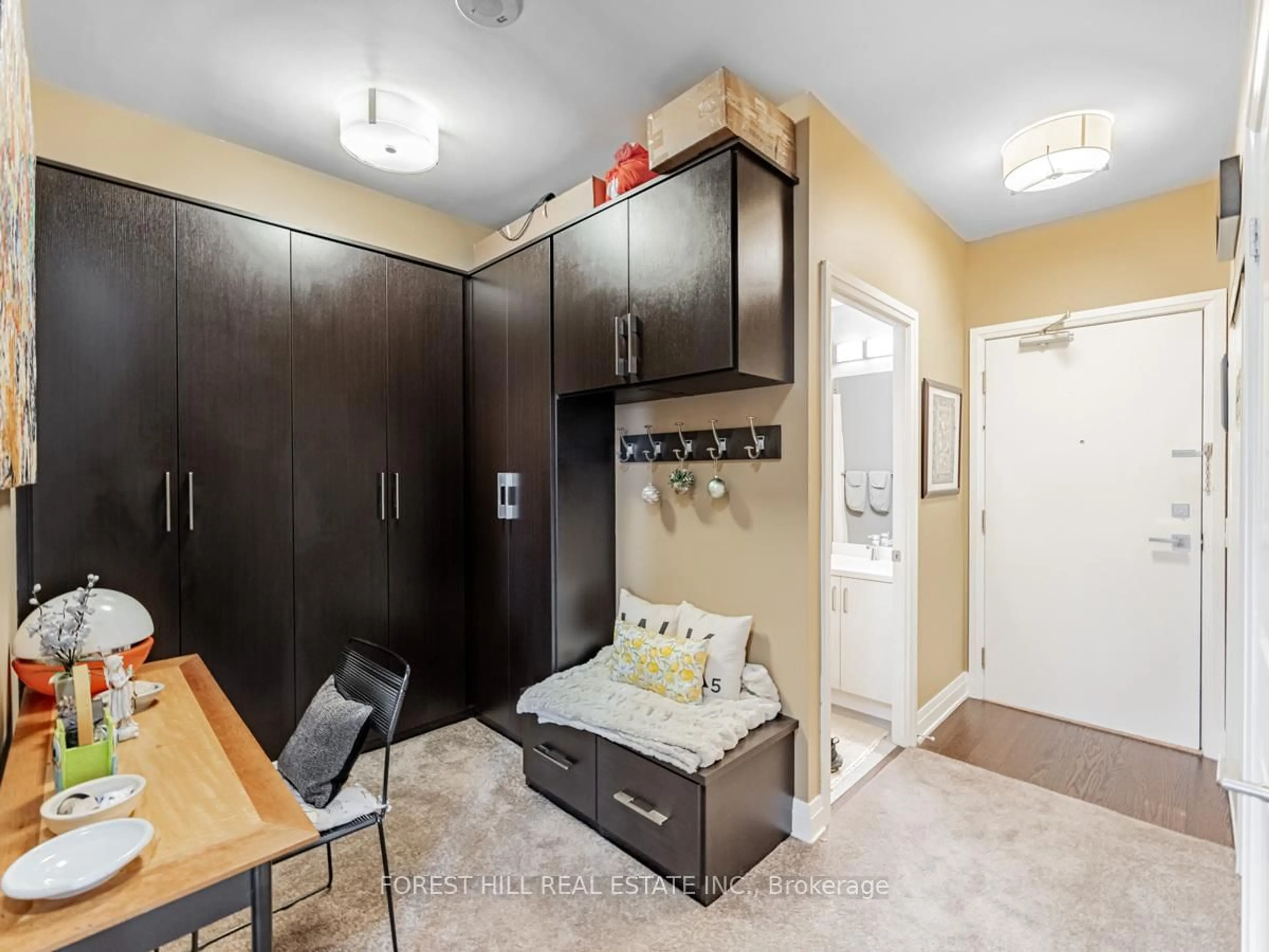Indoor entryway for 530 St. Clair Ave #508, Toronto Ontario M6C 0A2