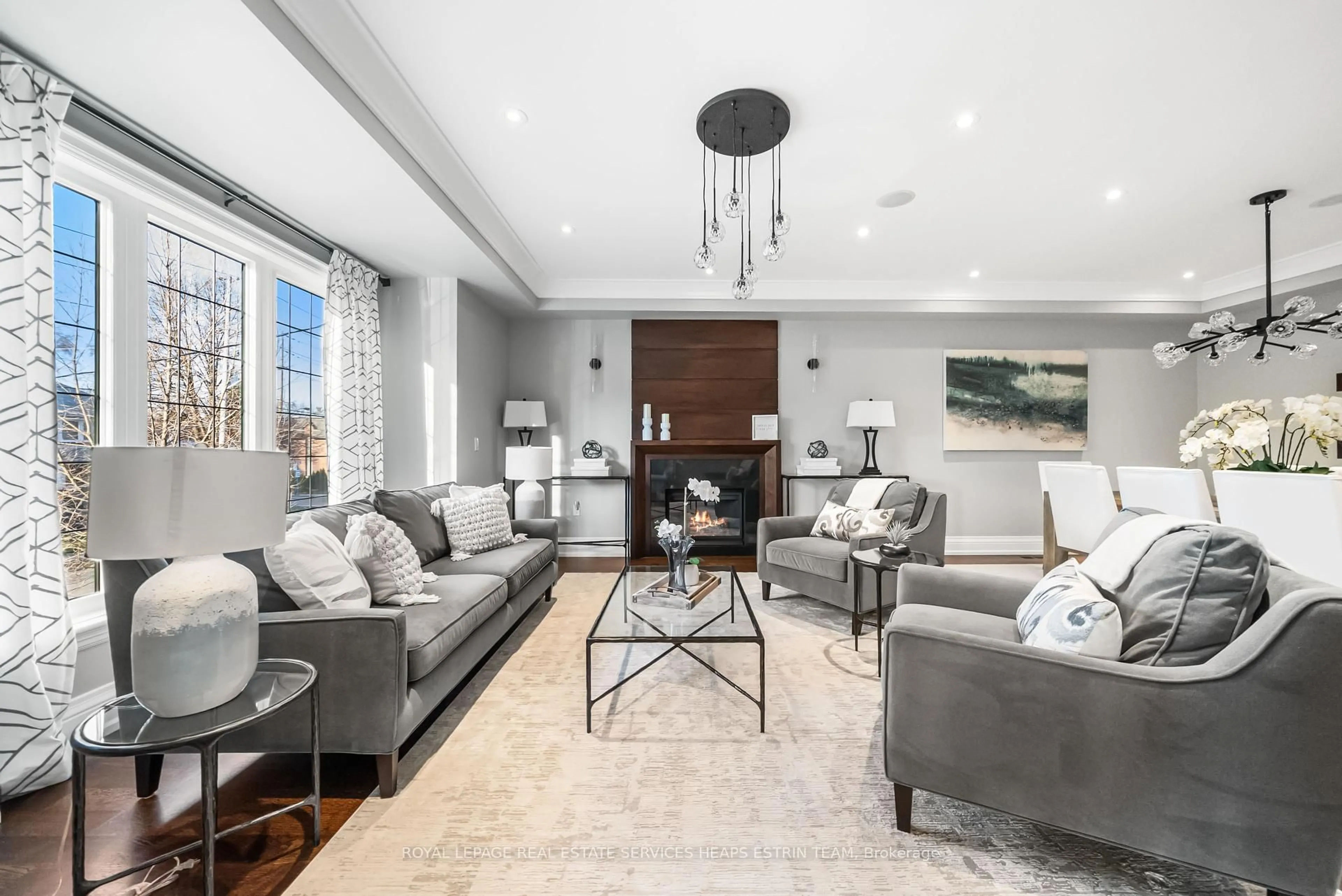 Living room with furniture, unknown for 481 Broadway Ave, Toronto Ontario M4G 2R4