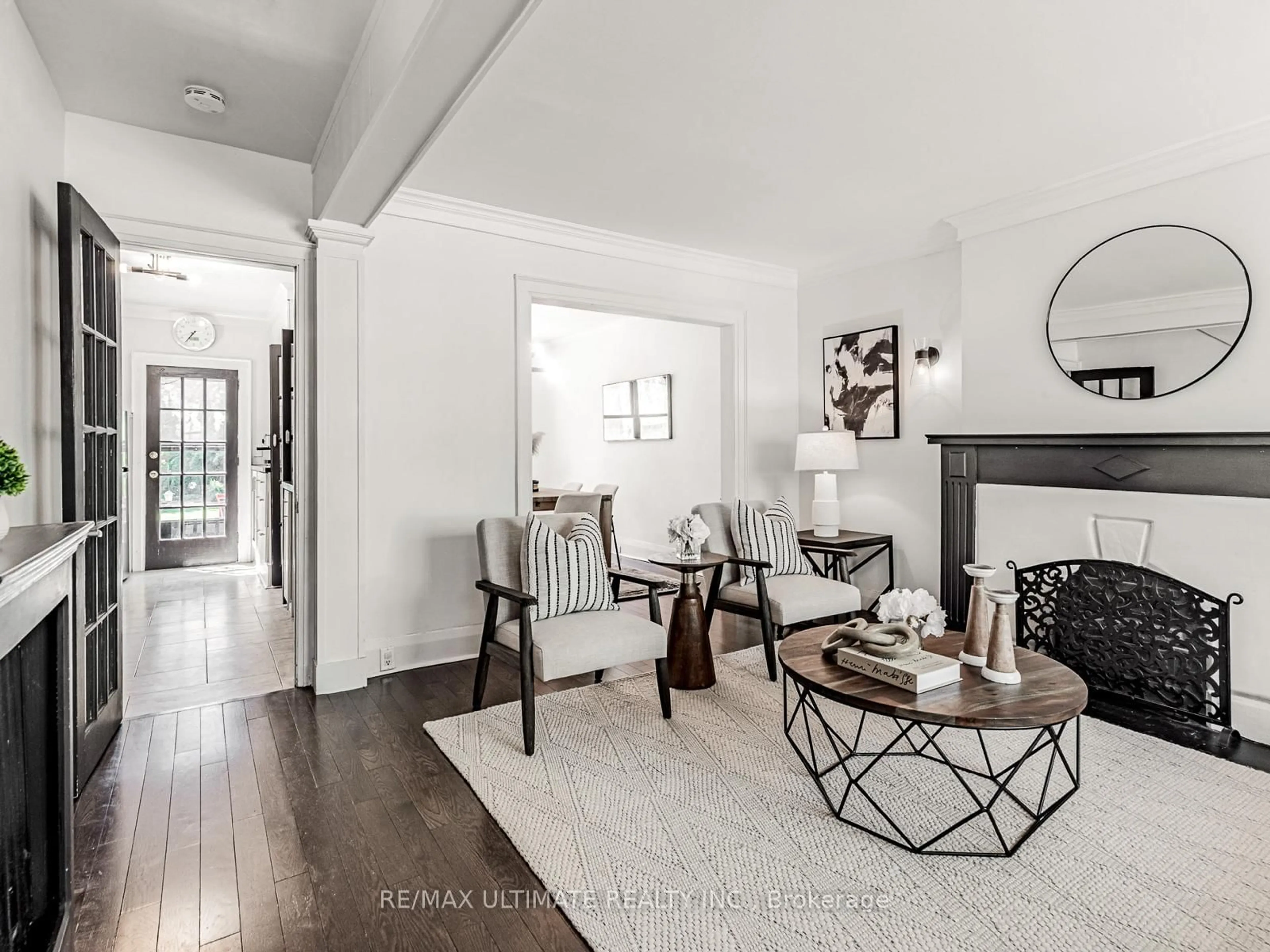 Living room with furniture, unknown for 28 Banff Rd, Toronto Ontario M4S 2V5