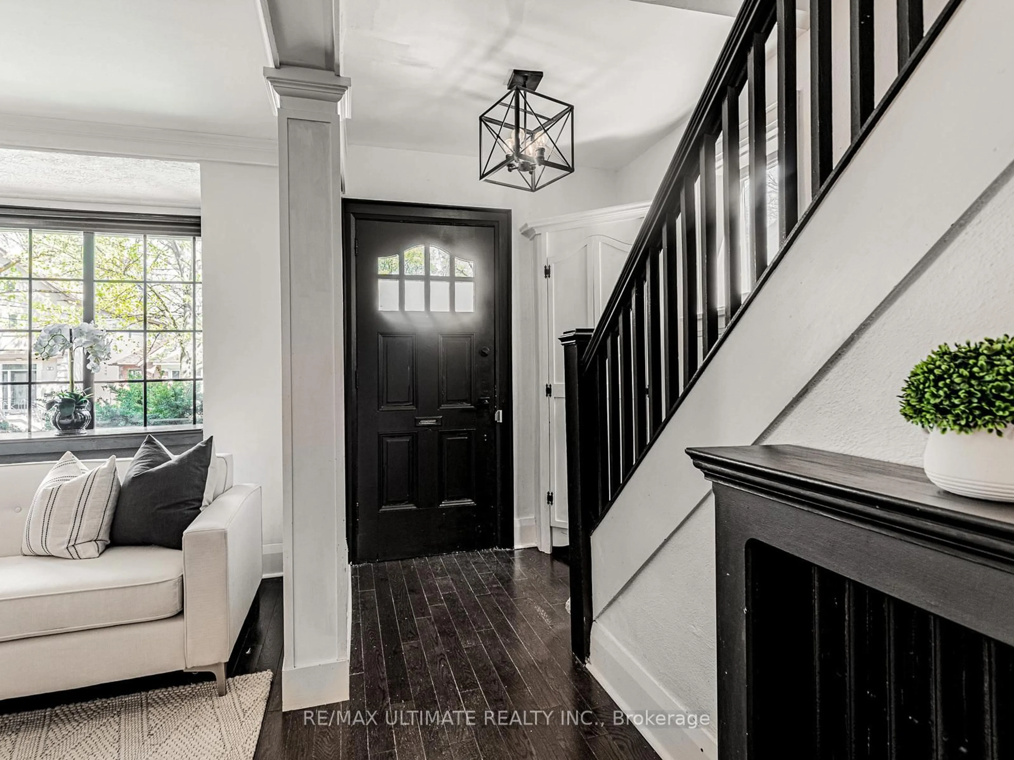 Indoor entryway for 28 Banff Rd, Toronto Ontario M4S 2V5