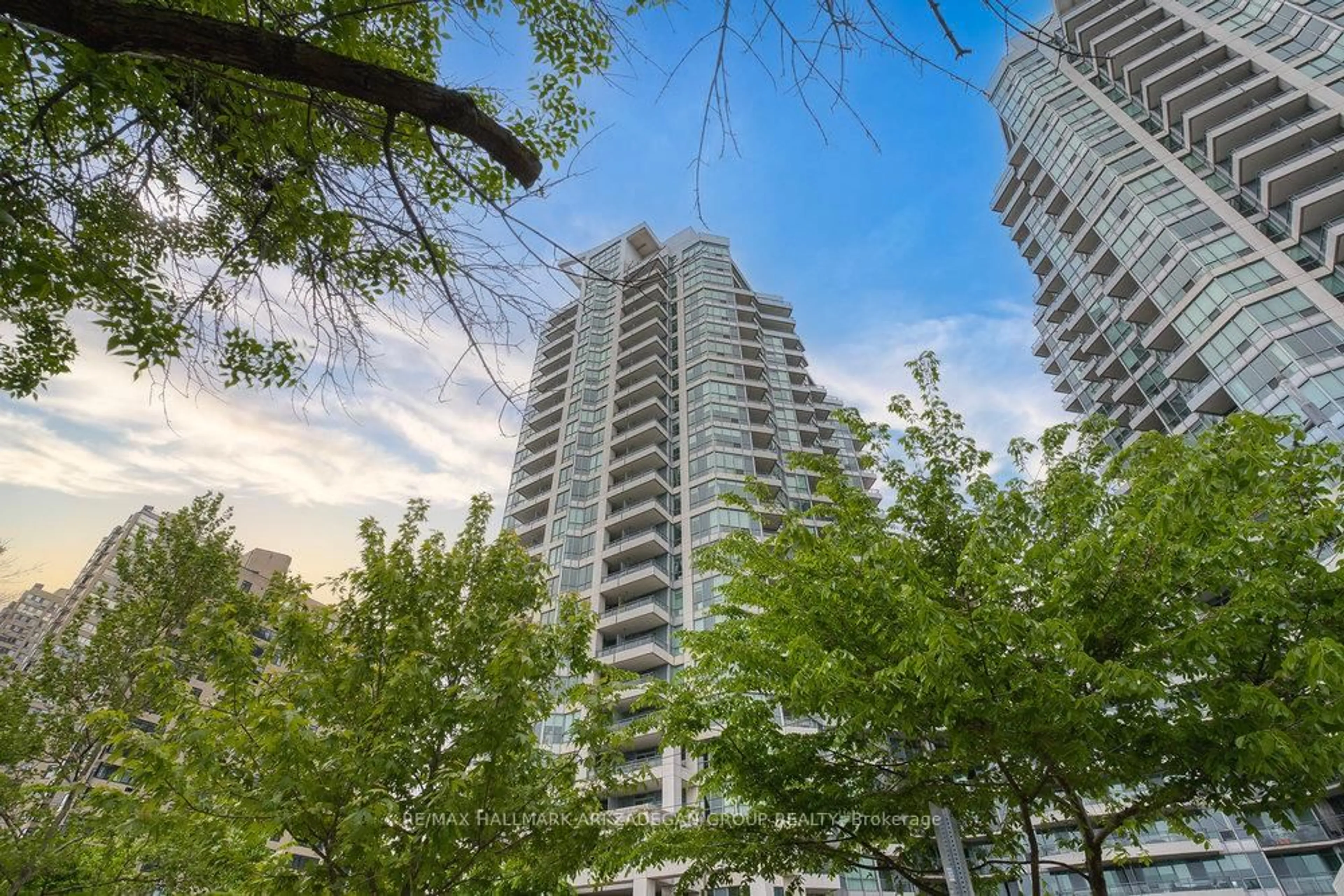 Patio, city buildings view from balcony for 230 Queens Quay #1518, Toronto Ontario M5J 2Y7