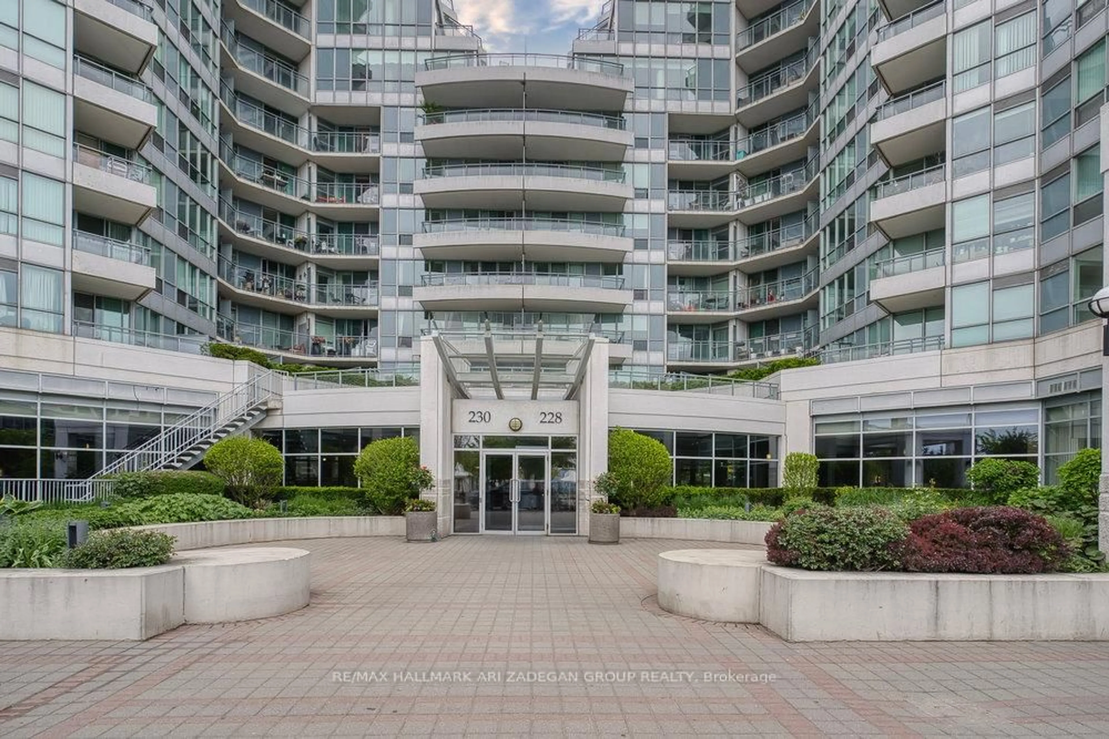 Unknown for 230 Queens Quay #1518, Toronto Ontario M5J 2Y7
