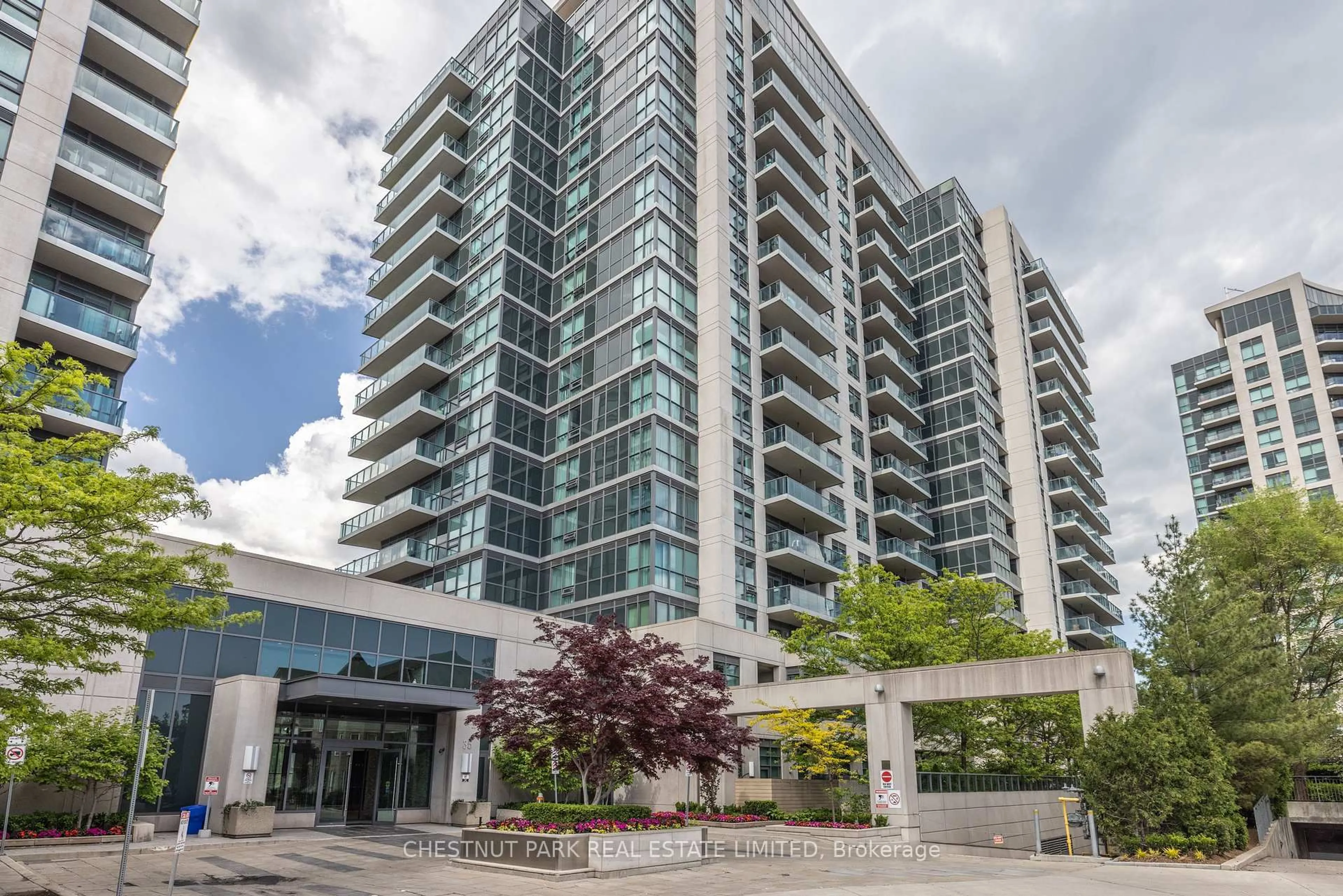 Unknown for 35 Brian Peck Cres #306, Toronto Ontario M4G 0A5