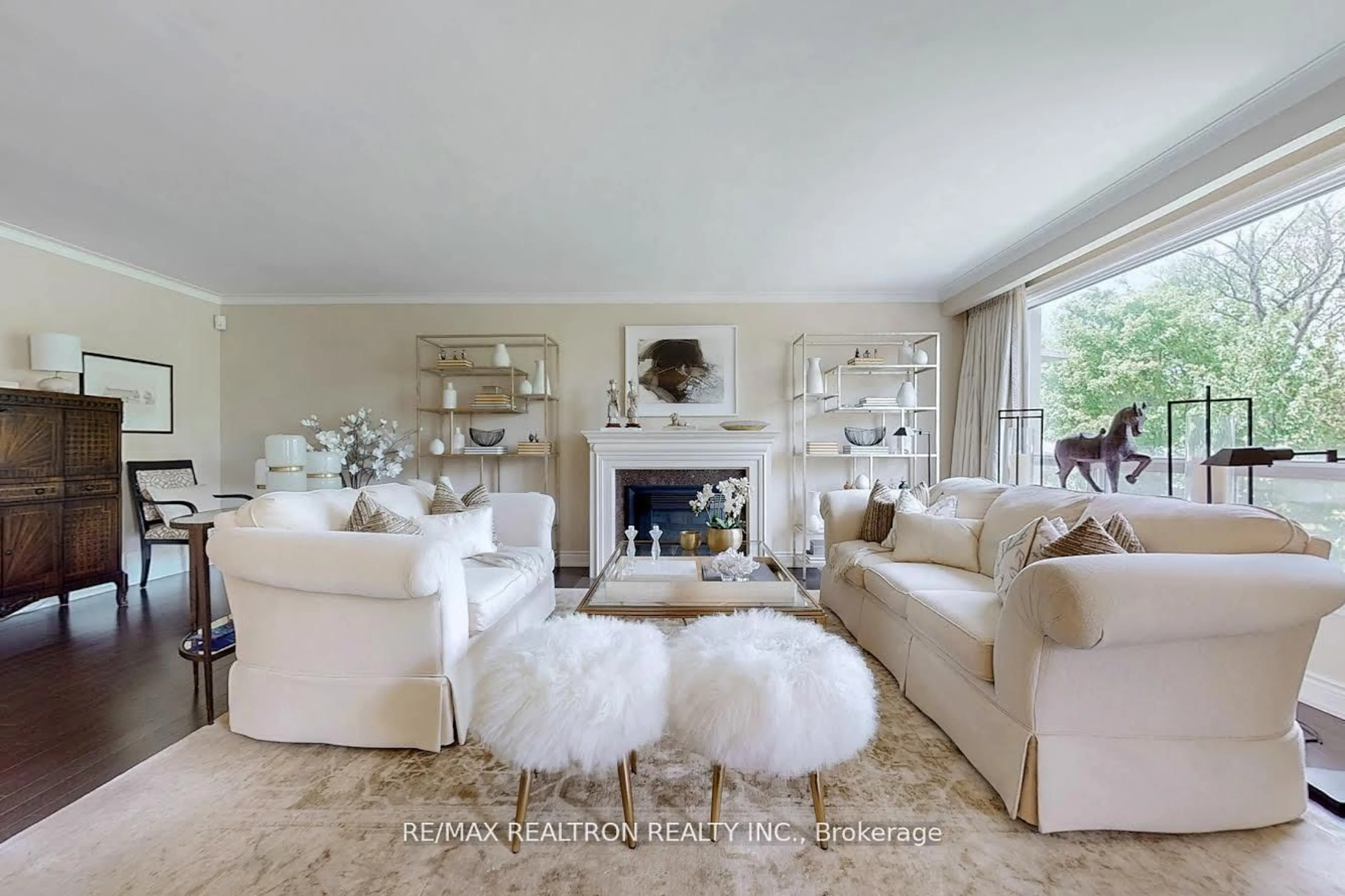 Living room with furniture, unknown for 25 Cedar Spring Grve, Toronto Ontario M3H 5L4