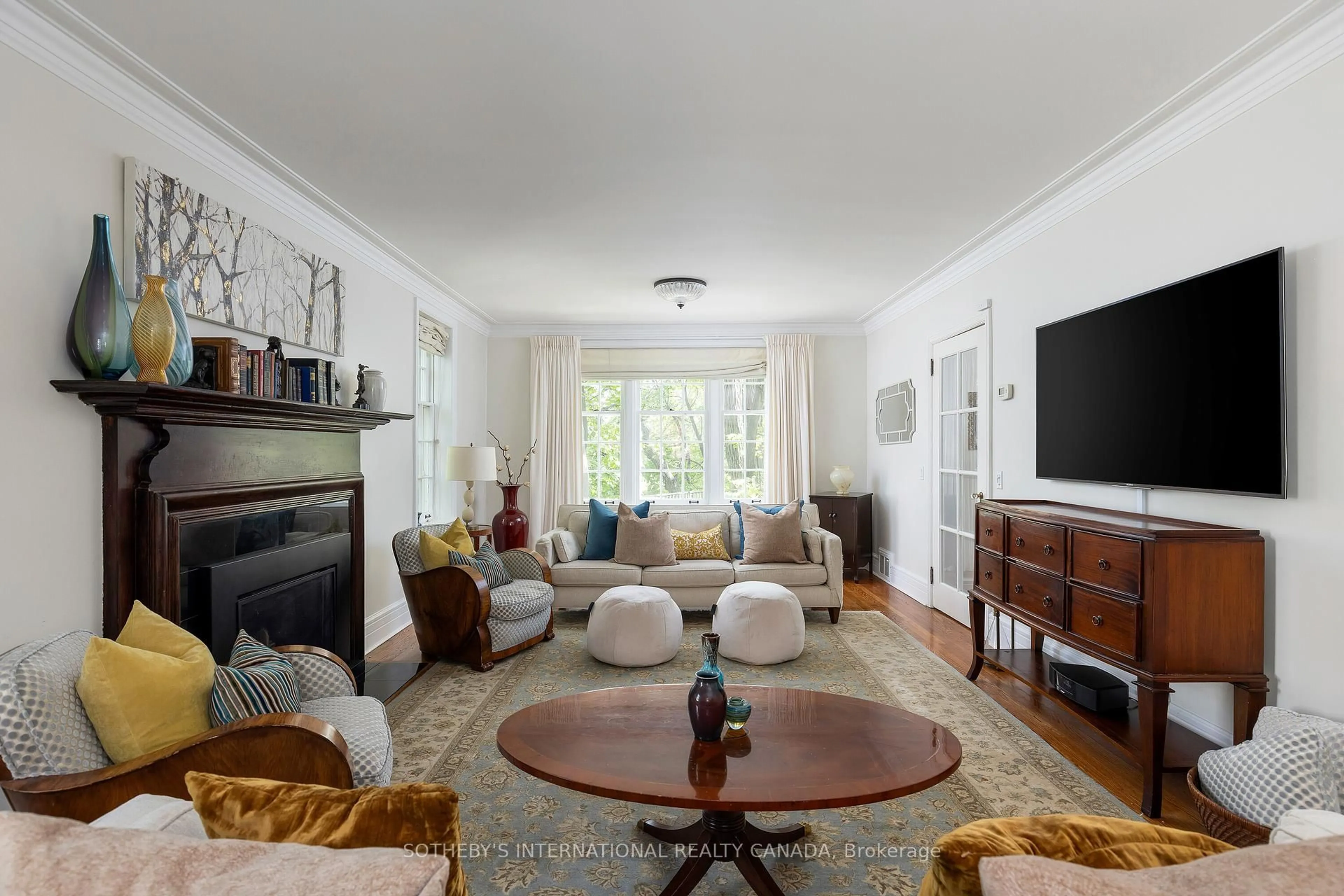 Living room with furniture, unknown for 3 Mason Blvd, Toronto Ontario M5M 3C6