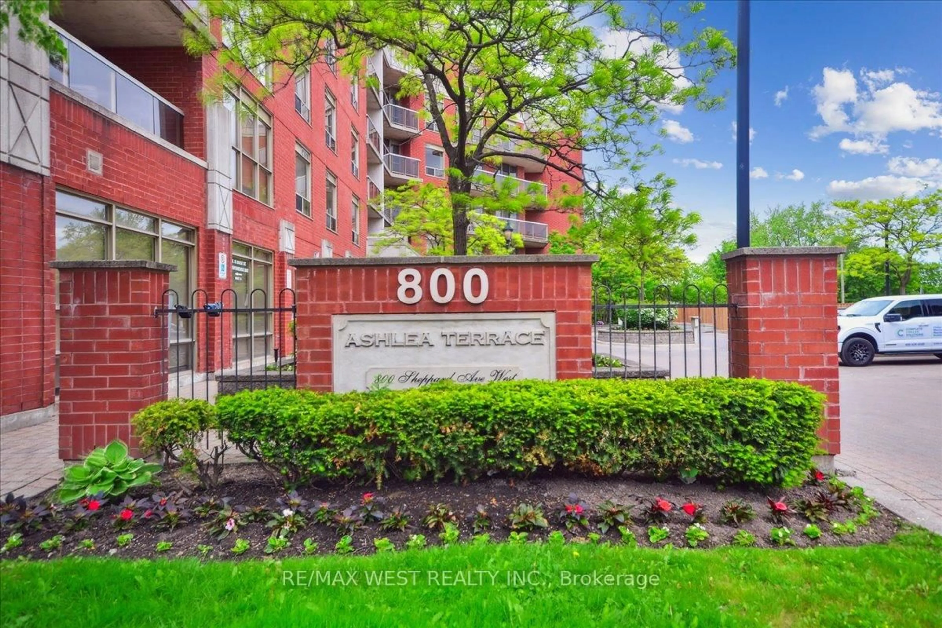Unknown for 800 Sheppard Ave #203, Toronto Ontario M3H 6B4