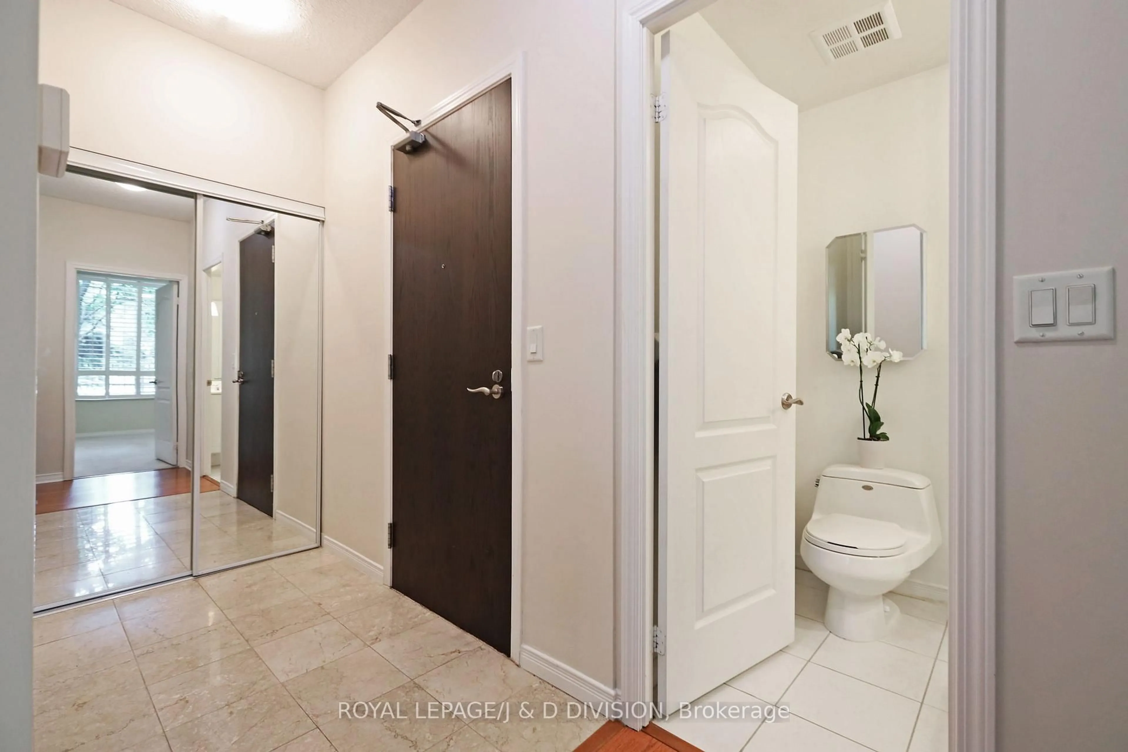 Standard bathroom, ceramic/tile floor for 205 The Donway N/A #109, Toronto Ontario M3B 3S5