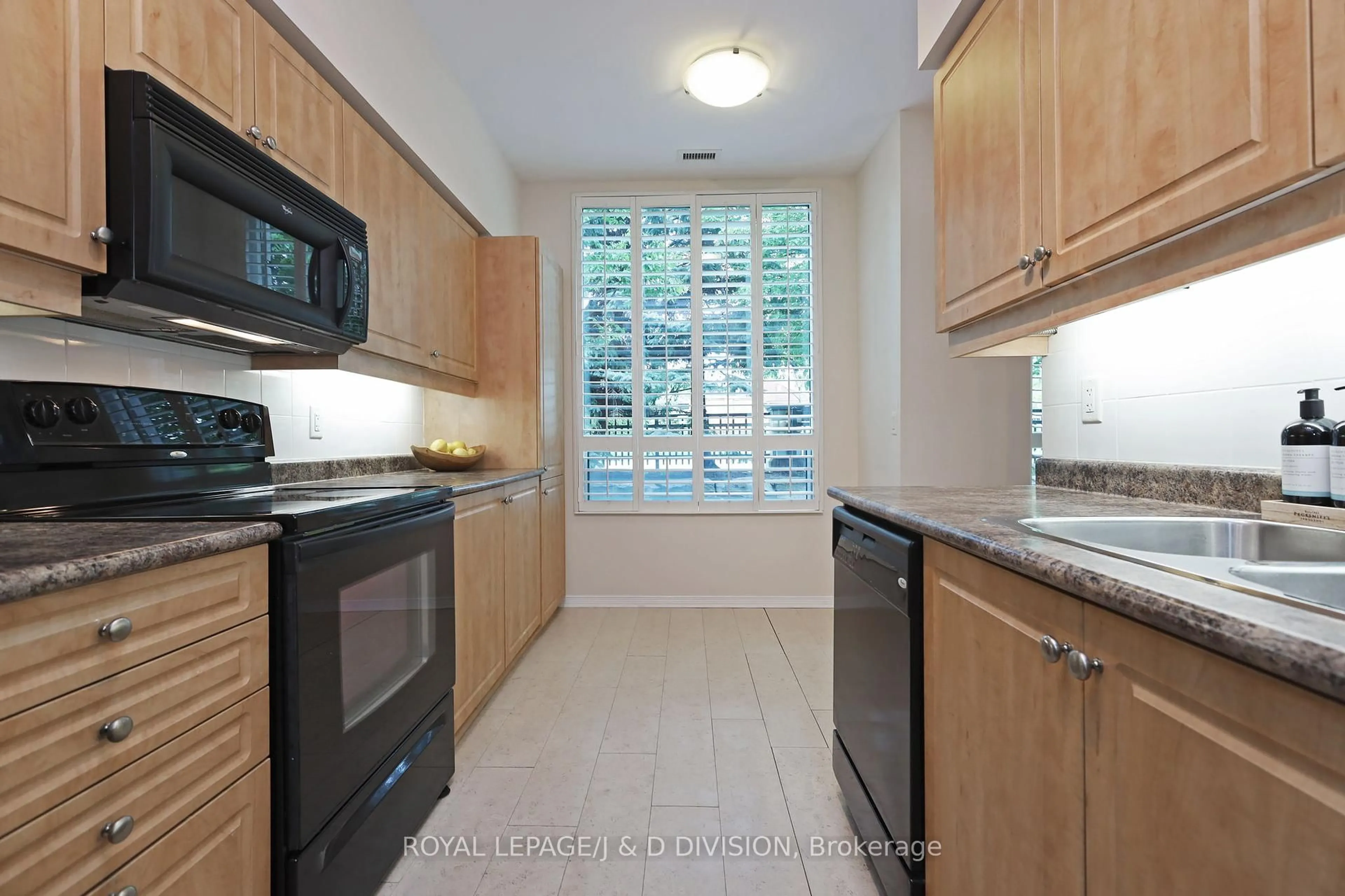 Standard kitchen, ceramic/tile floor for 205 The Donway N/A #109, Toronto Ontario M3B 3S5