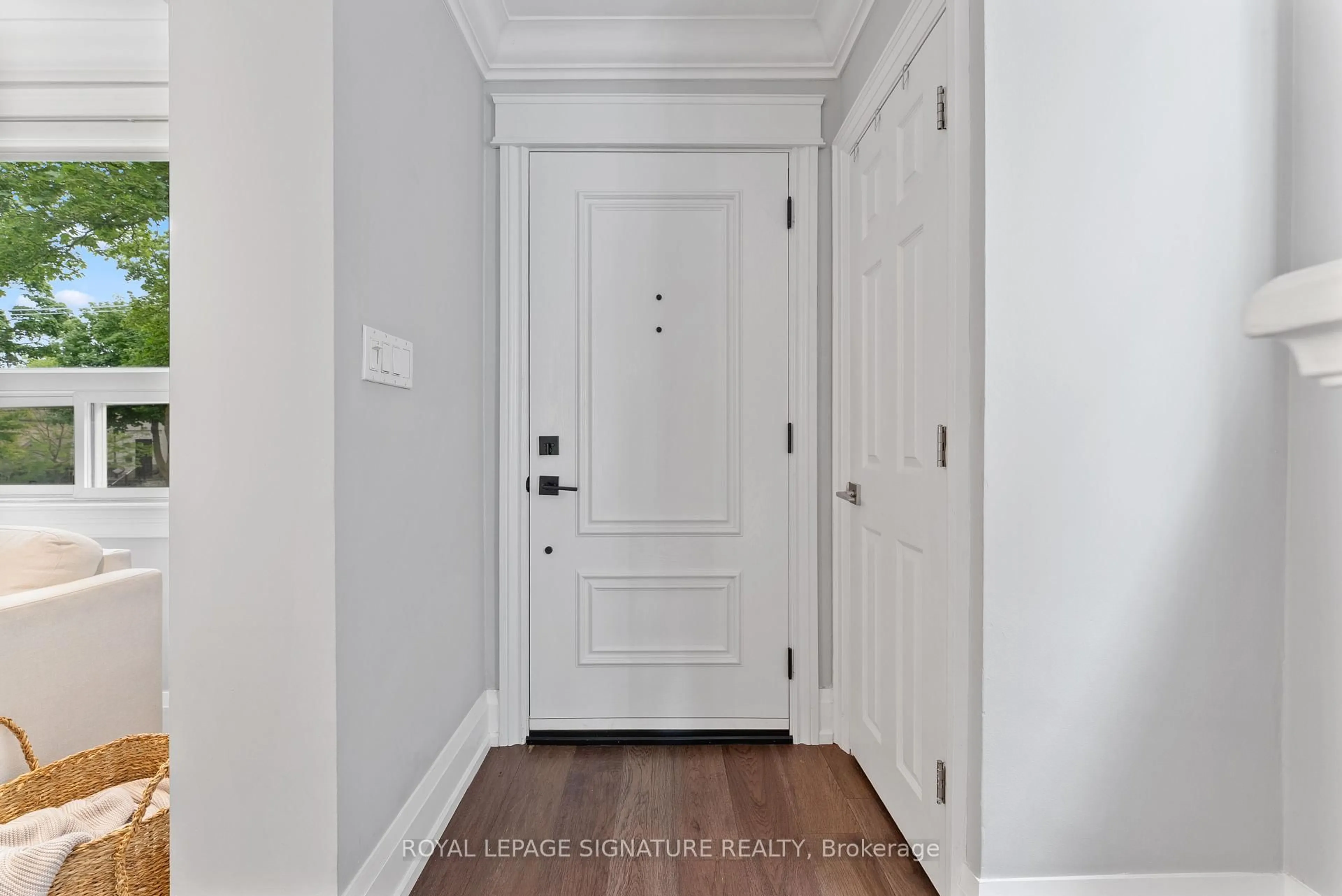 Indoor entryway for 40 Southvale Dr, Toronto Ontario M4G 1G3