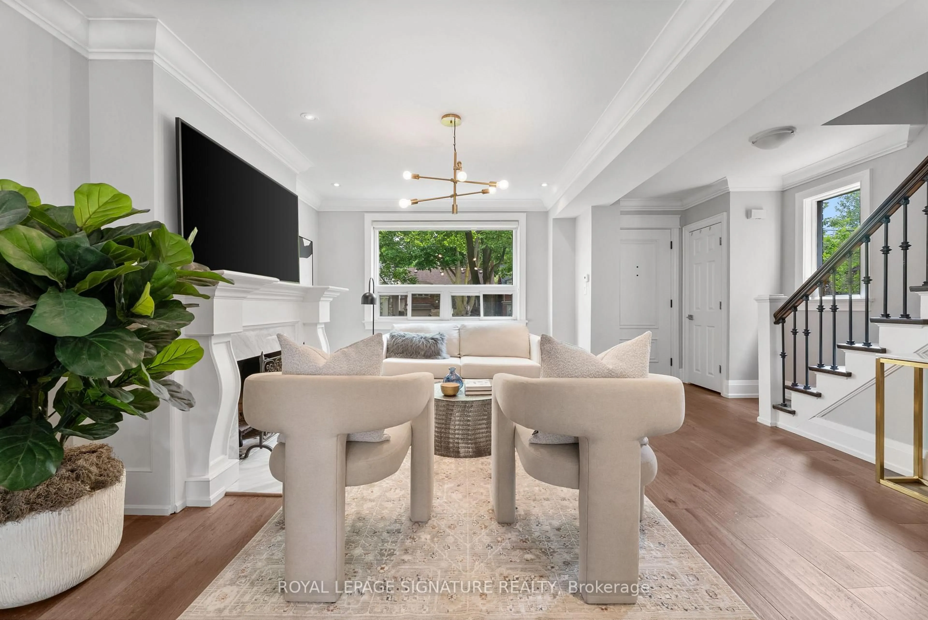Living room with furniture, unknown for 40 Southvale Dr, Toronto Ontario M4G 1G3