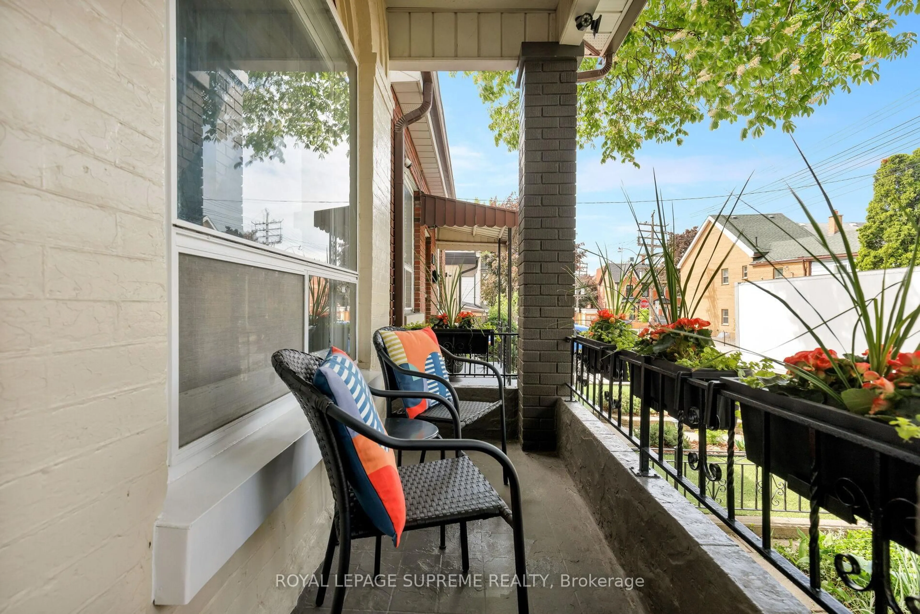 Patio, street for 49 Palmerston Ave, Toronto Ontario M6J 2J2